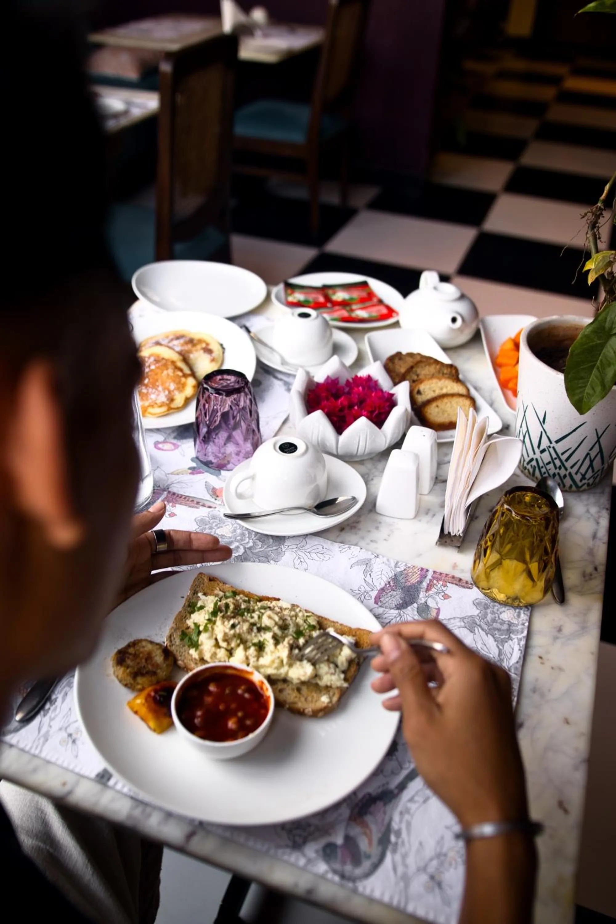Food and drinks in Ekaa Villa near Taj Mahal