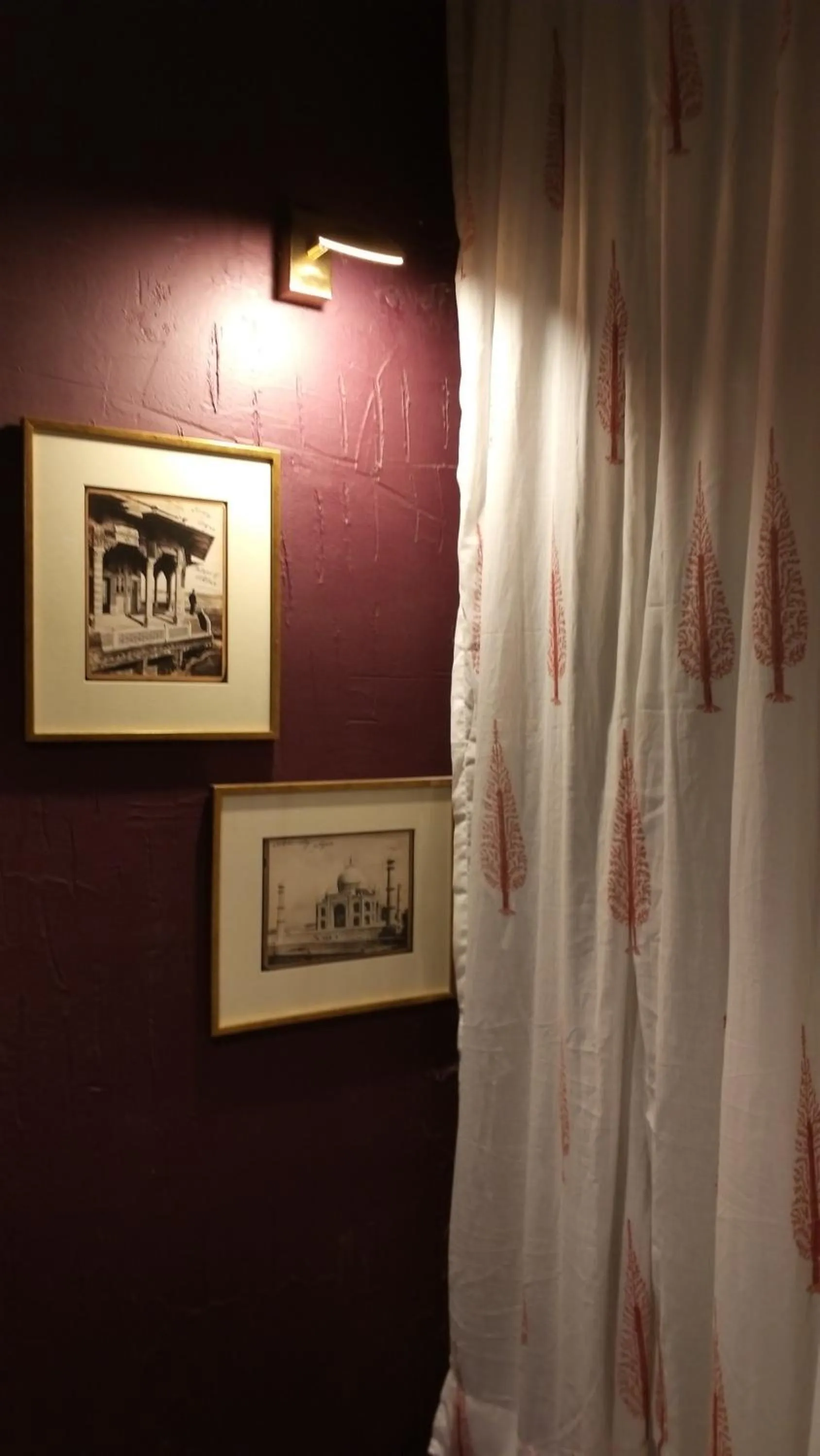 Restaurant/places to eat in Ekaa Villa near Taj Mahal