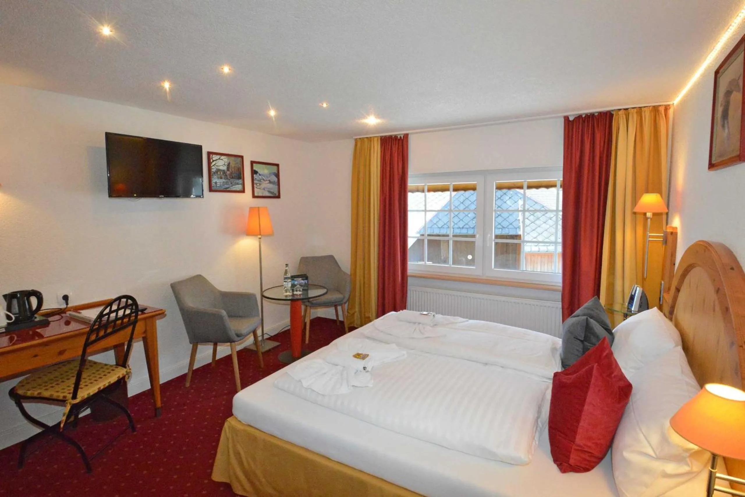 Bedroom, Bed in Hotel Hirschen