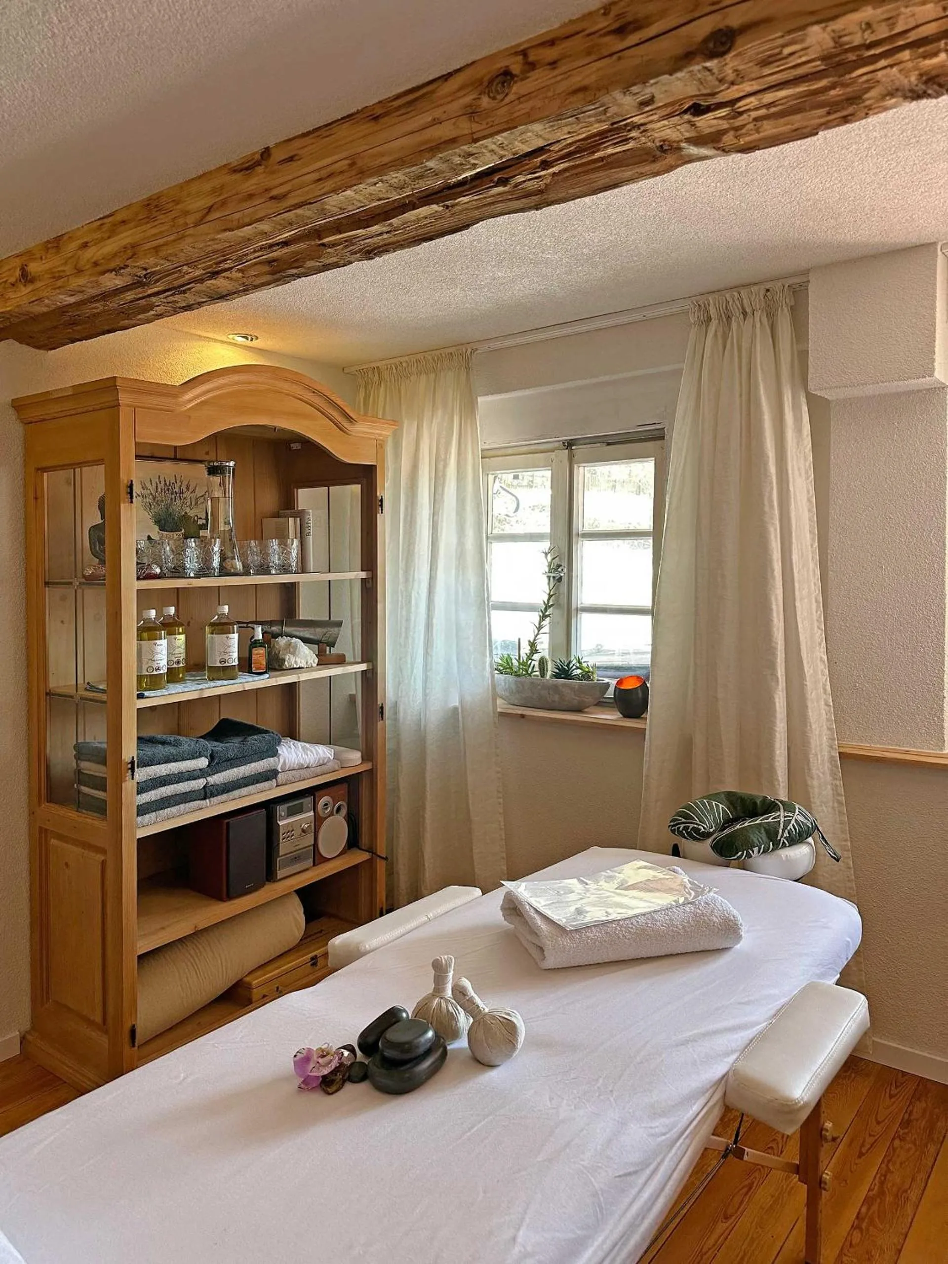 Massage, Bed in Hotel Hirschen