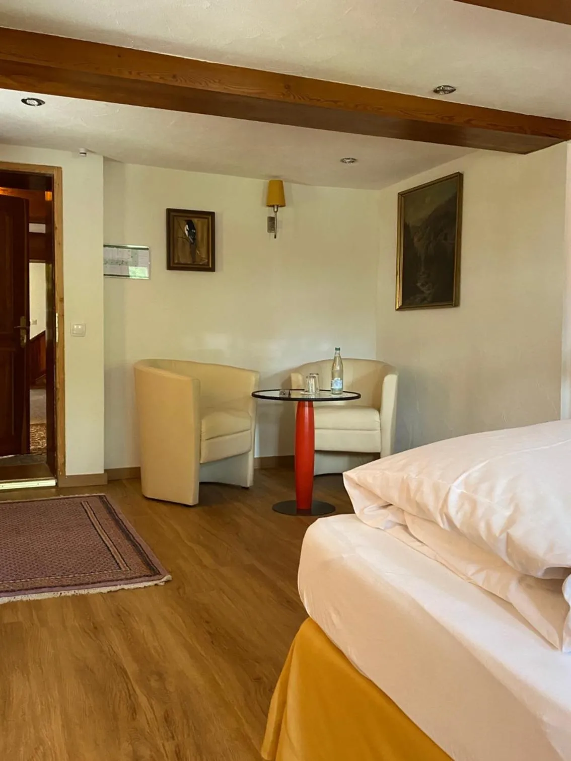 Living room, Bed in Hotel Hirschen