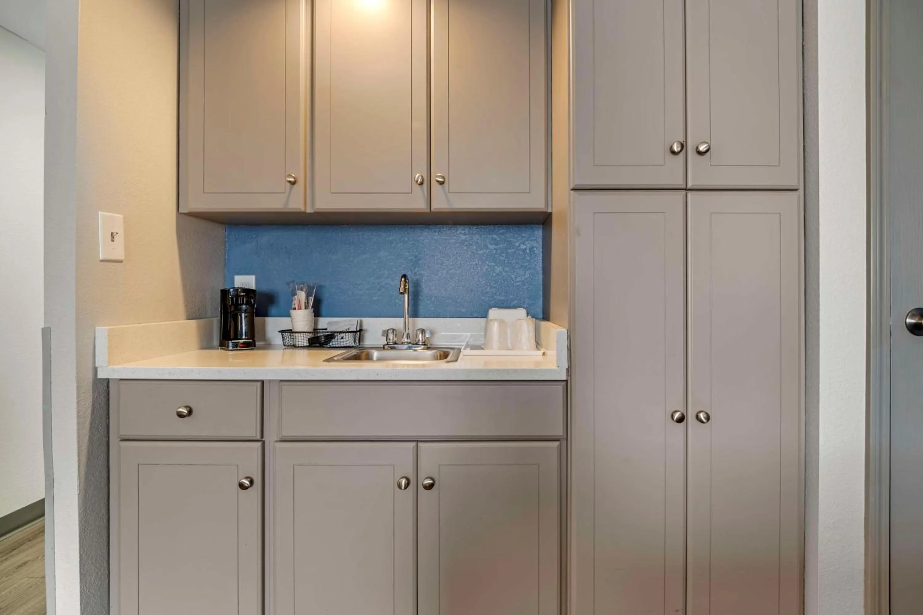 Bedroom in Best Western Louisville Airport Expo