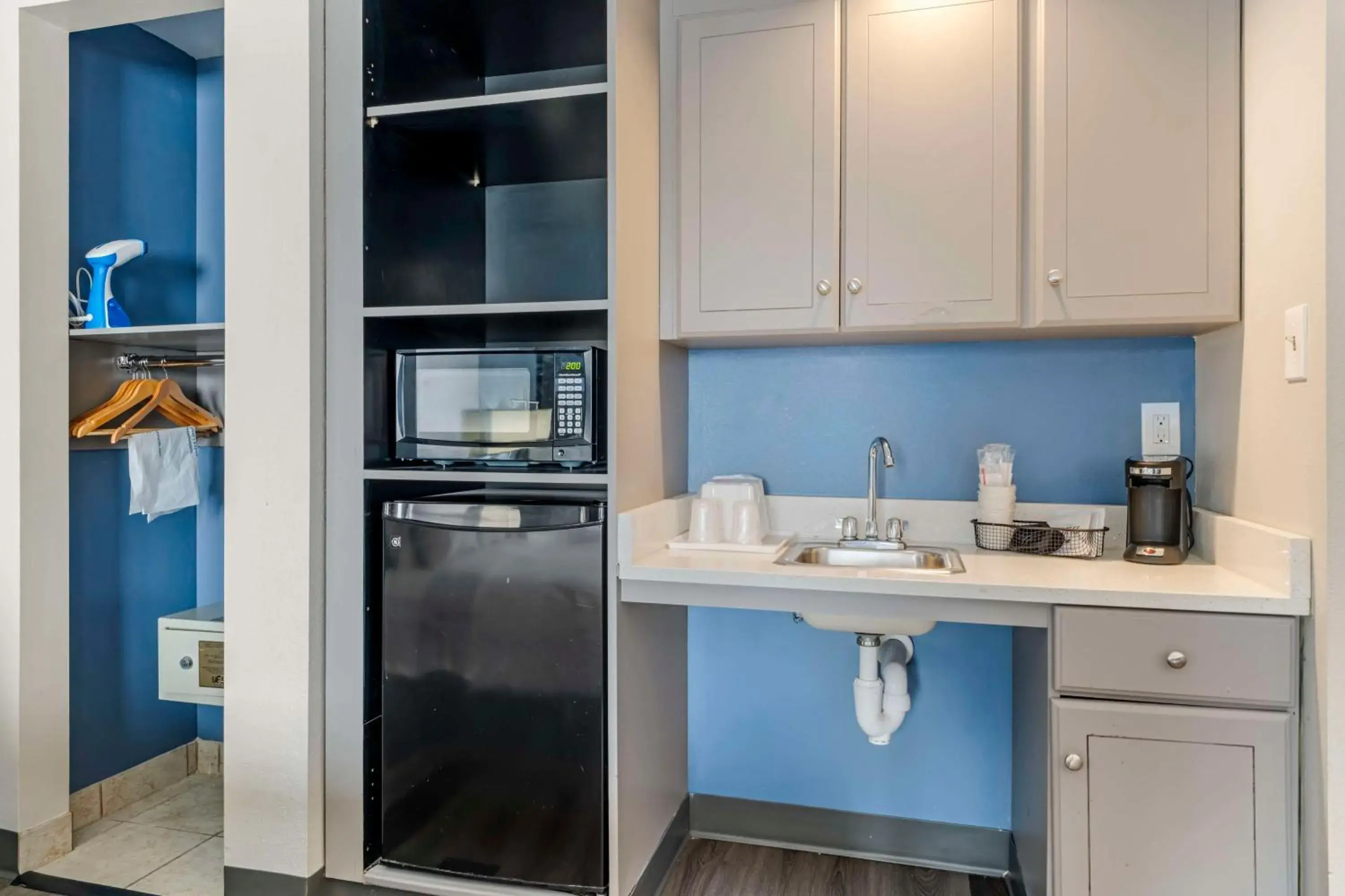 Bedroom in Best Western Louisville Airport Expo Bedroom in Best Western Louisville Airport Expo