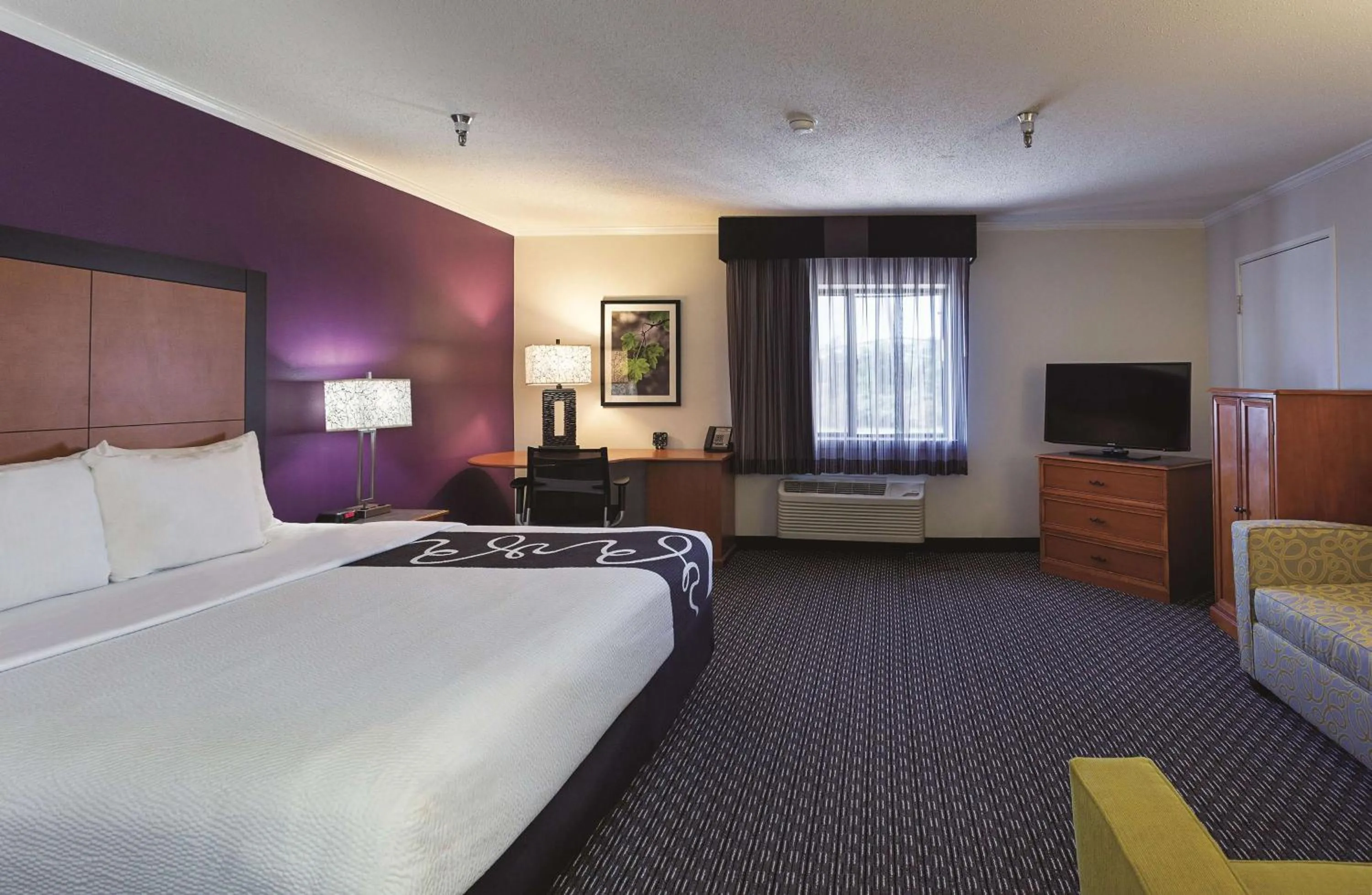 Photo of the whole room in La Quinta by Wyndham Baton Rouge Siegen Lane