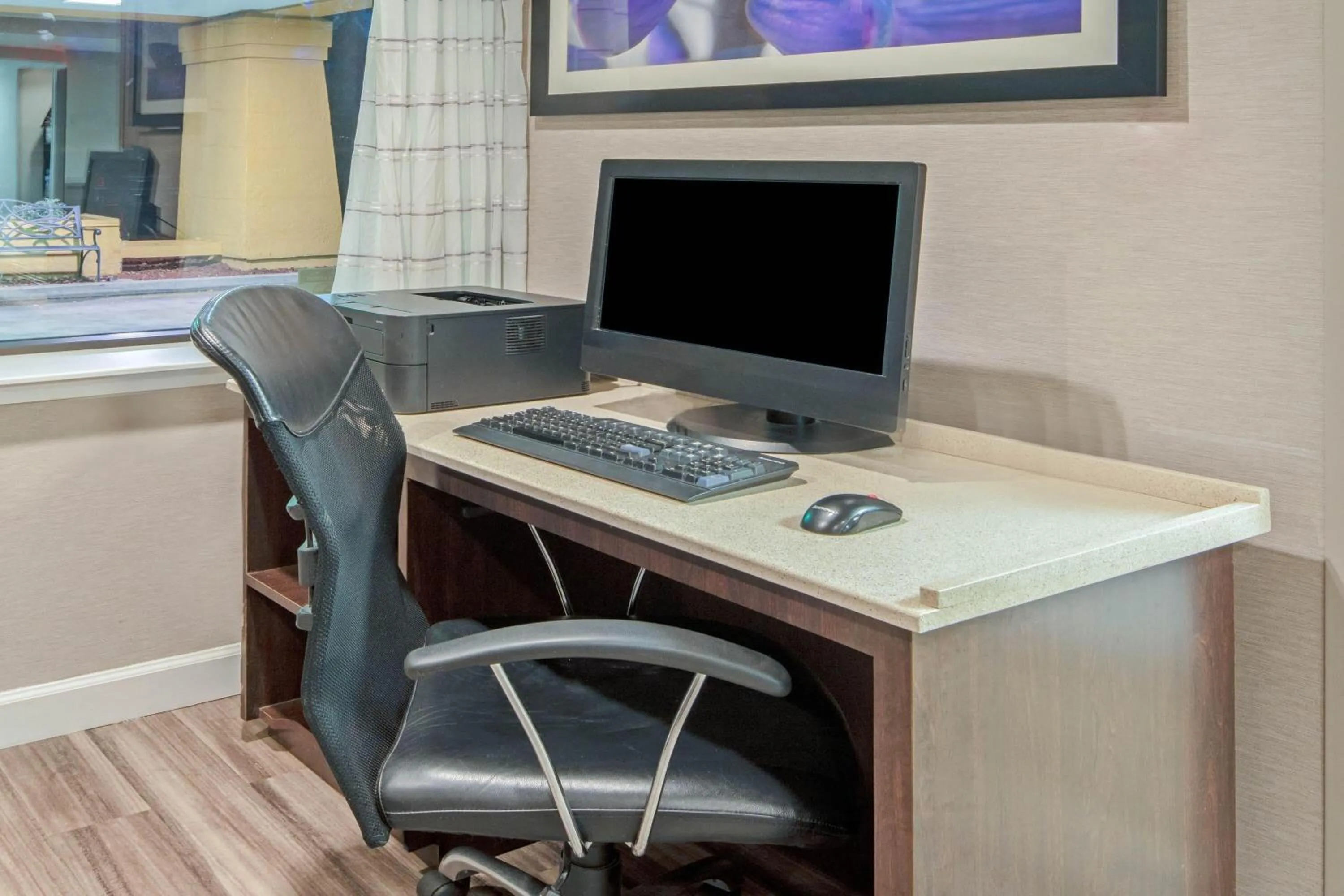 Business facilities in La Quinta by Wyndham Baton Rouge Siegen Lane