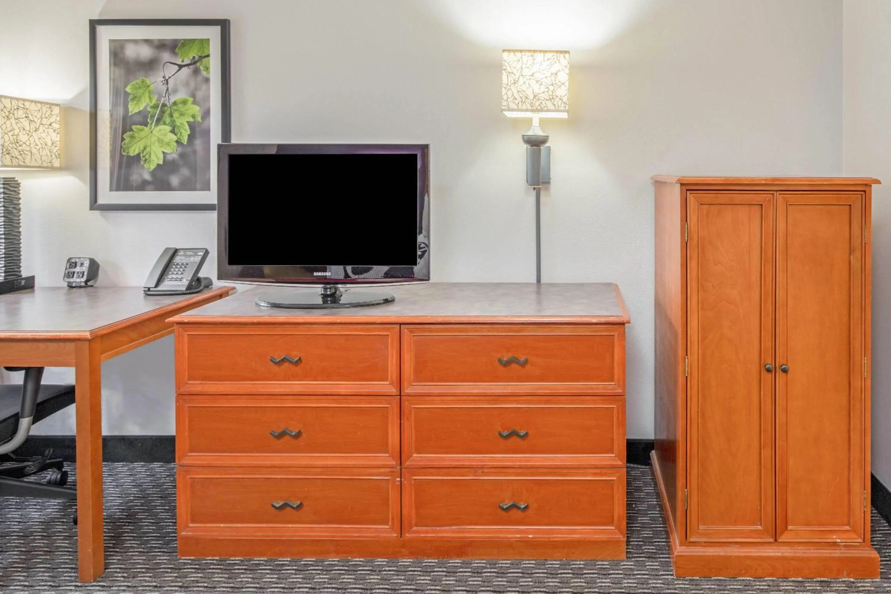 Photo of the whole room in La Quinta by Wyndham Baton Rouge Siegen Lane