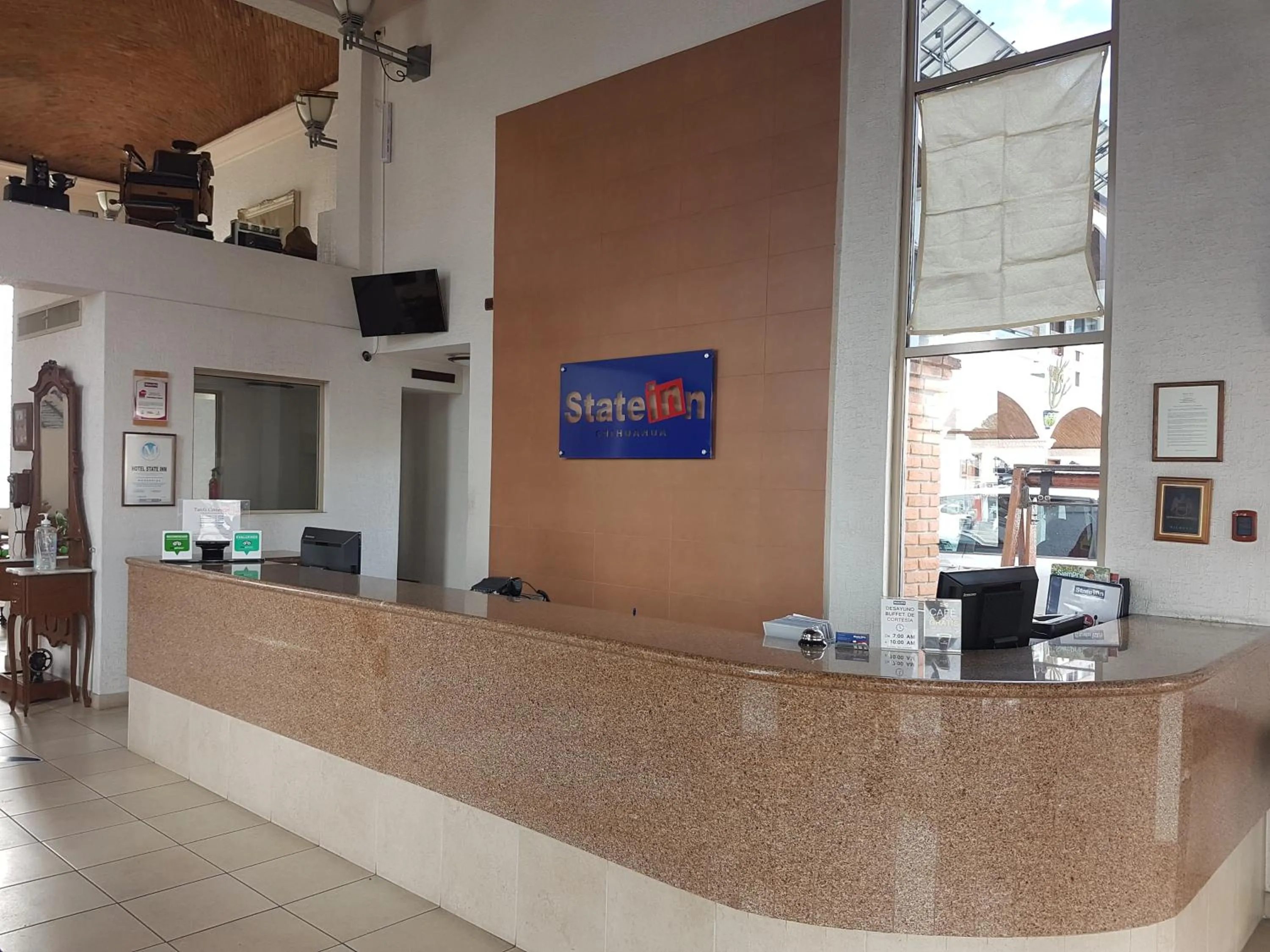 Lobby or reception in State Inn