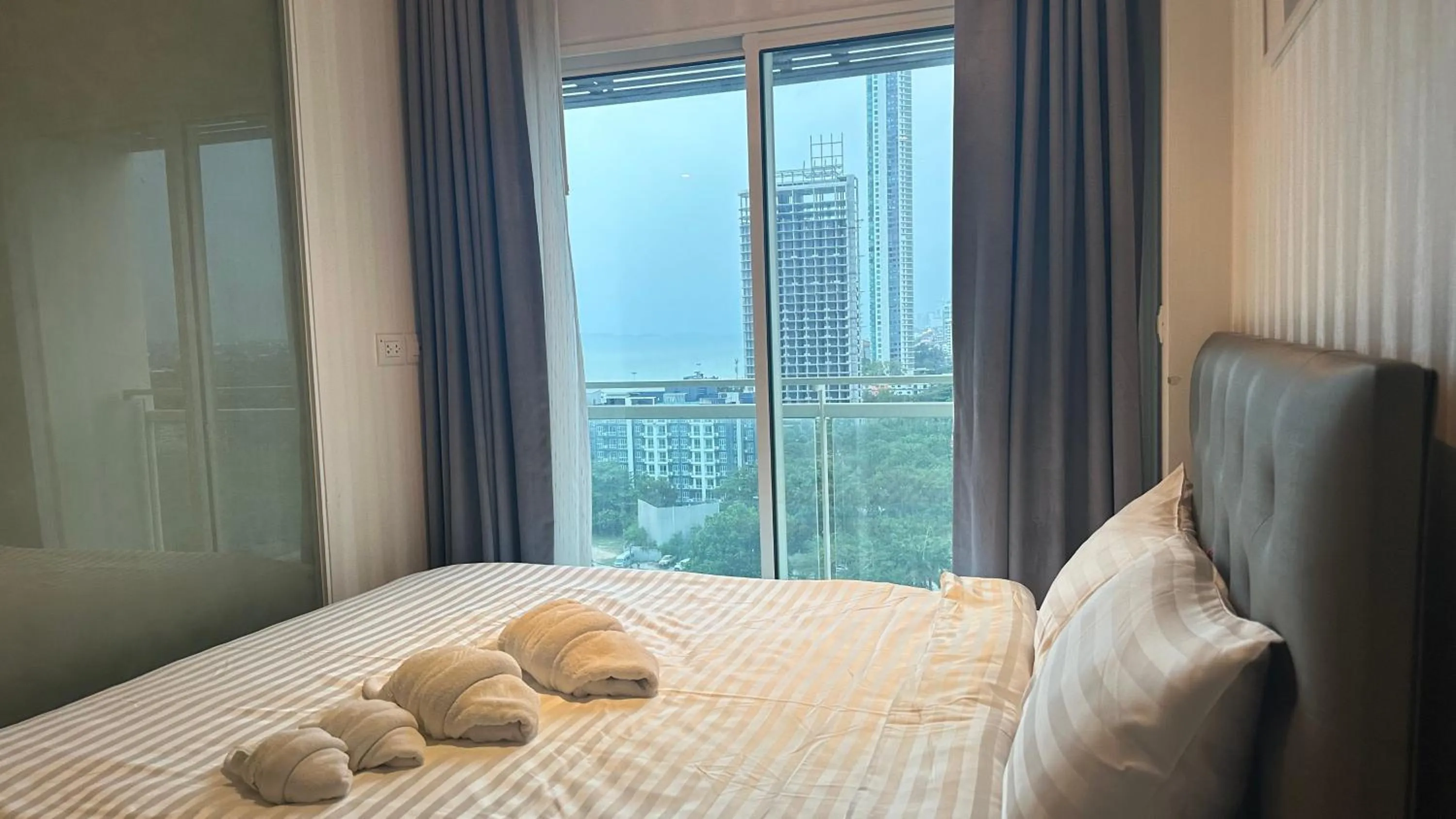 Bed in Veranda Residence pattaya By Sea