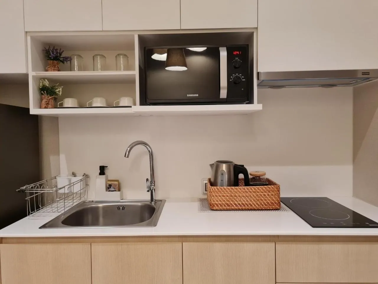 Kitchen or kitchenette in Veranda Residence pattaya By Sea