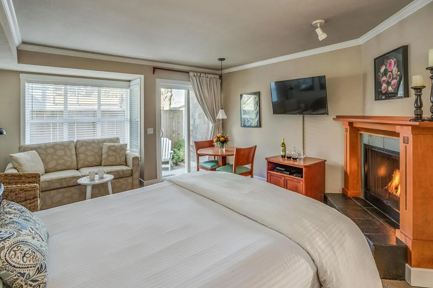 Bedroom, Bed in Cannon Beach Hotel Collection