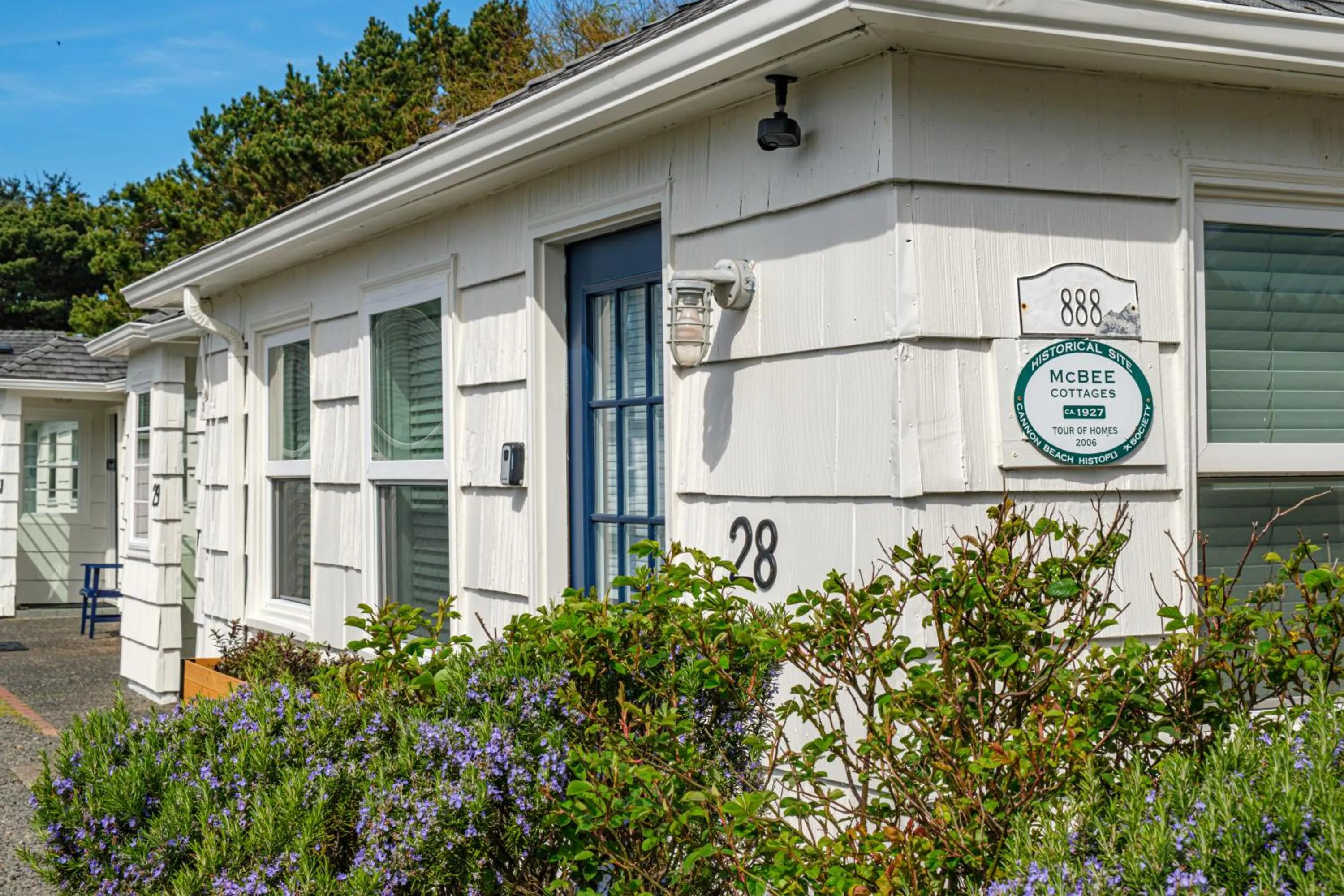 Property building in Cannon Beach Hotel Collection