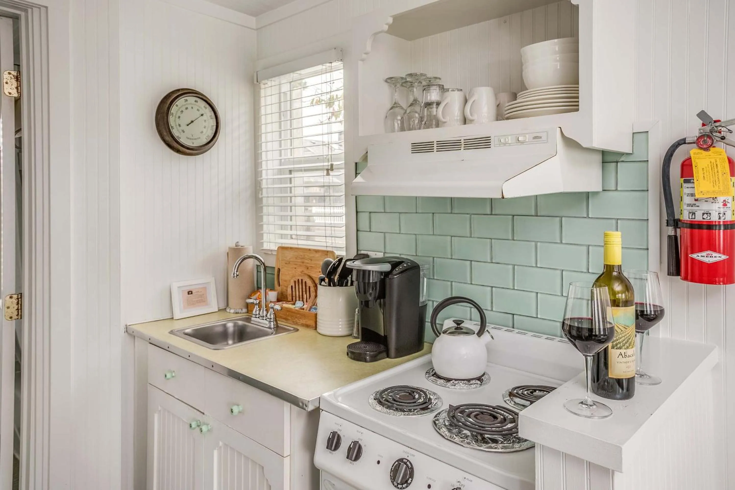 Kitchen or kitchenette in Cannon Beach Hotel Collection