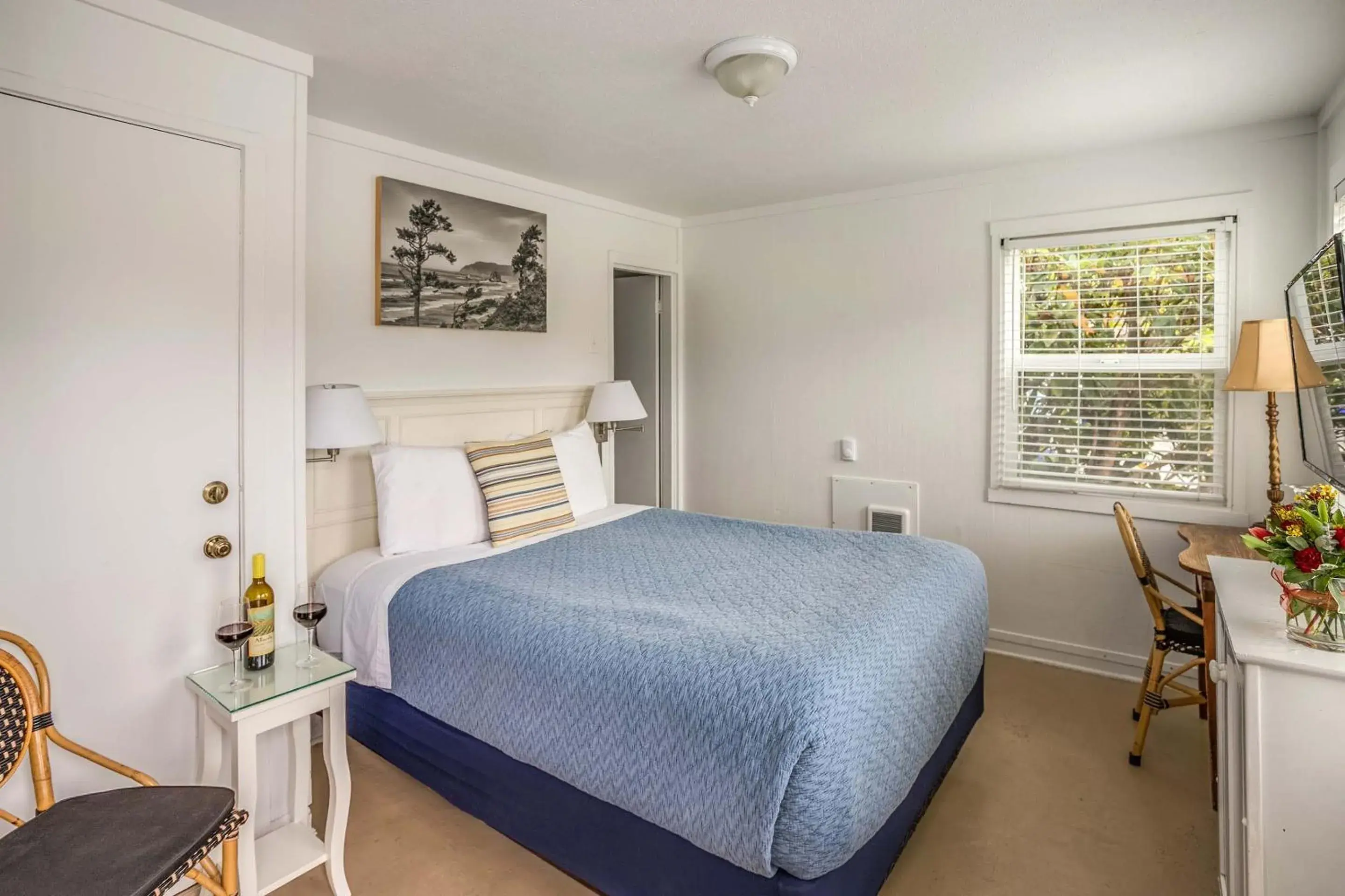 McBee Cottage - Cozy Queen (Children and Pet Friendly) in Cannon Beach Hotel Collection McBee Cottage - Cozy Queen (Children and Pet Friendly) in Cannon Beach Hotel Collection