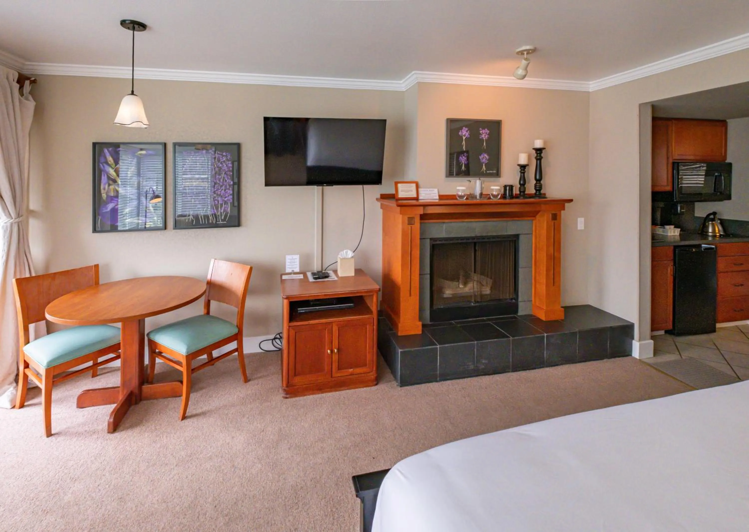 Photo of the whole room in Cannon Beach Hotel Collection
