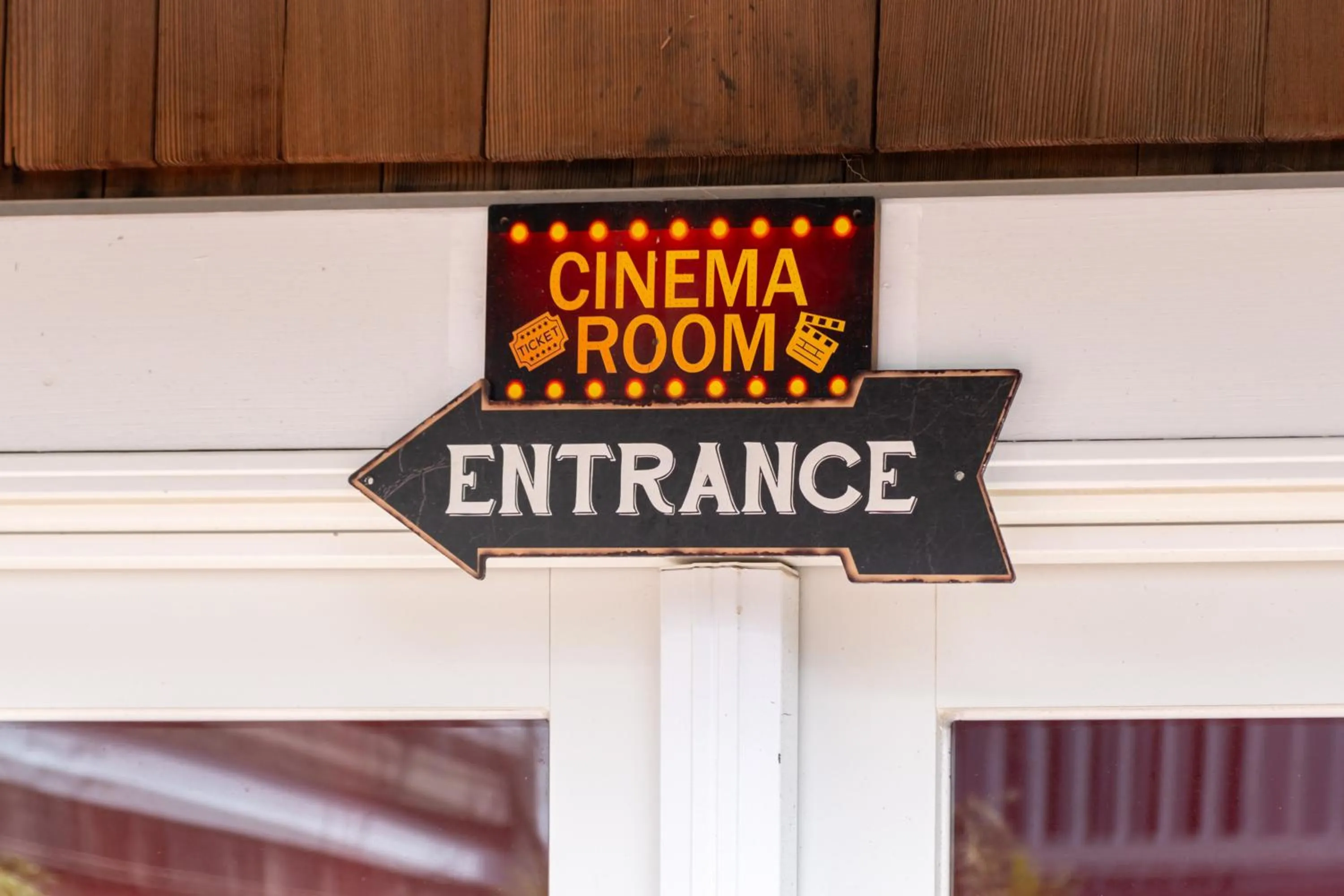 Evening entertainment in Cannon Beach Hotel Collection