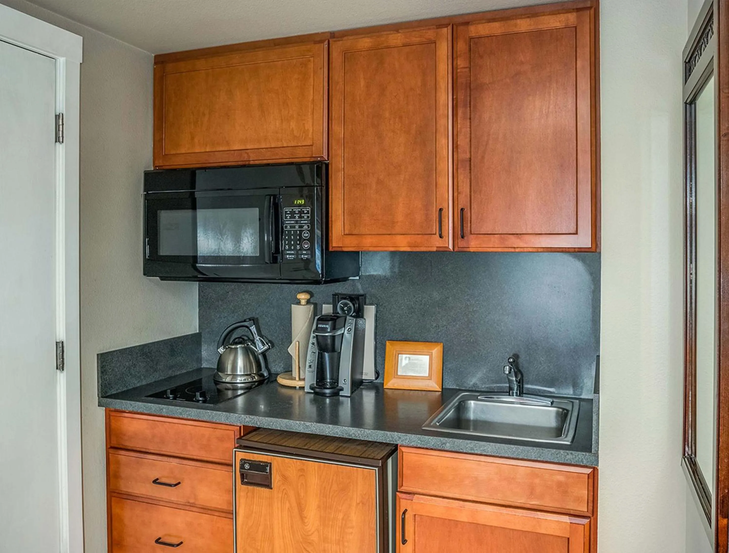 Kitchen or kitchenette in Cannon Beach Hotel Collection