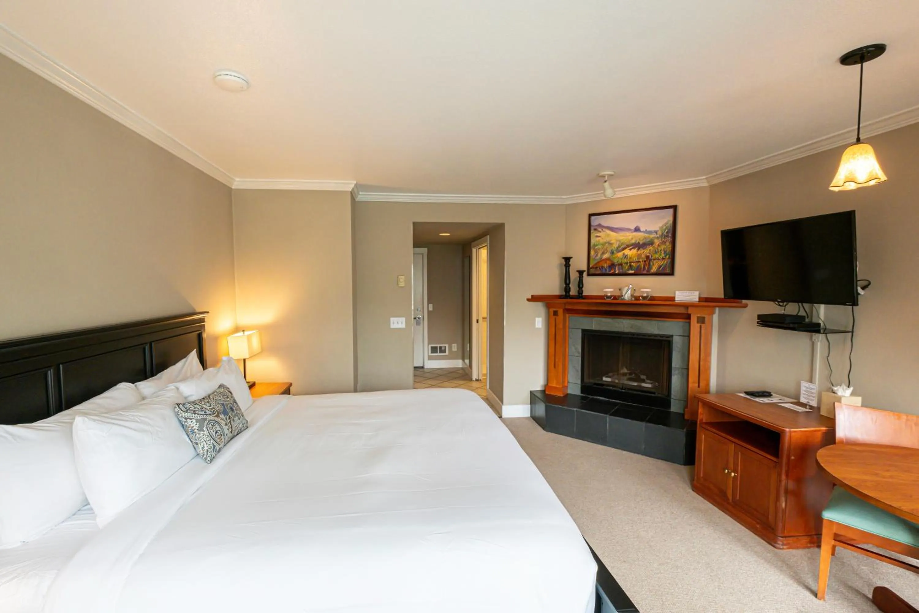 Bedroom, Bed in Cannon Beach Hotel Collection