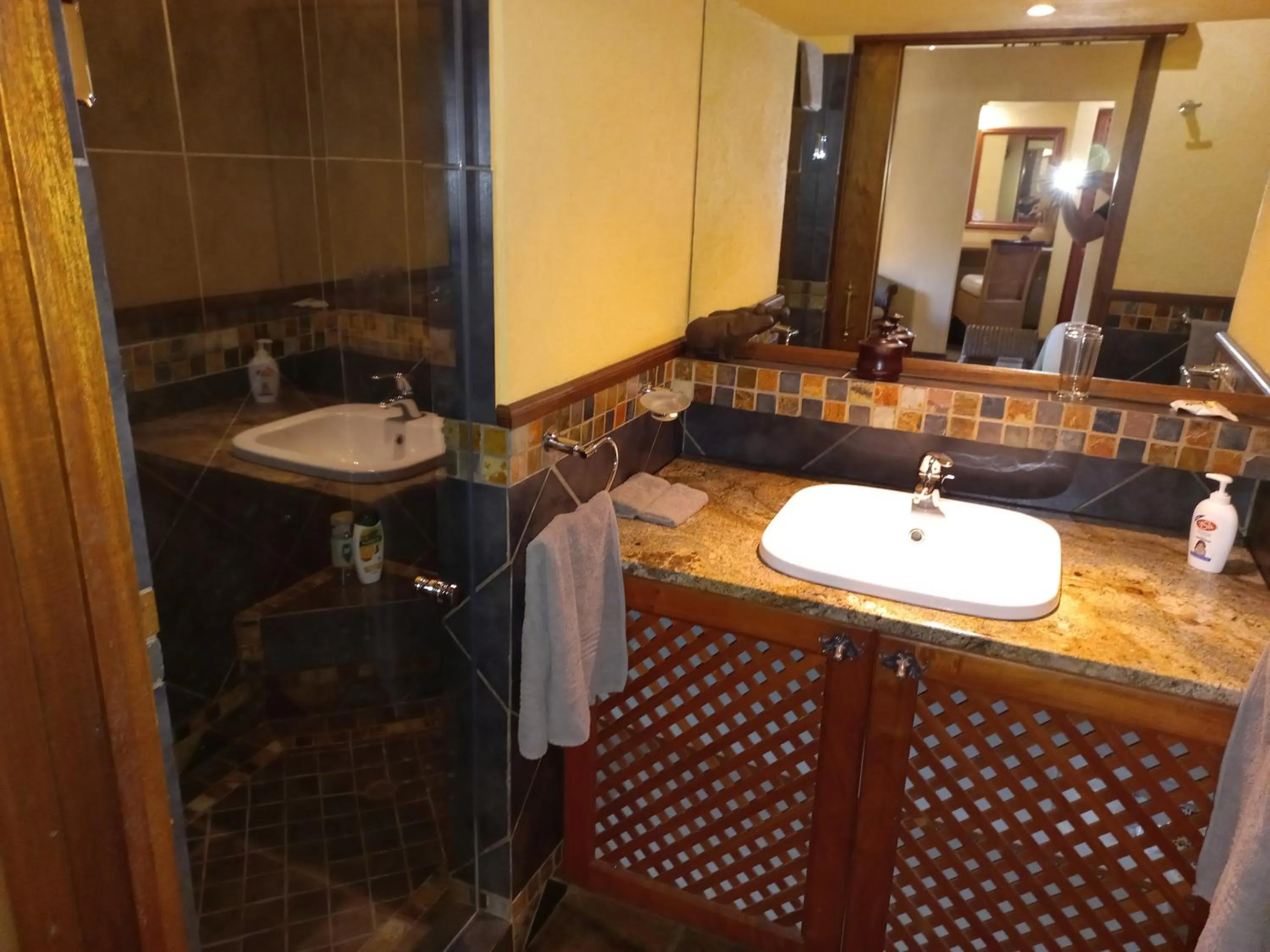 Bathroom in Mhlati Guest Cottages