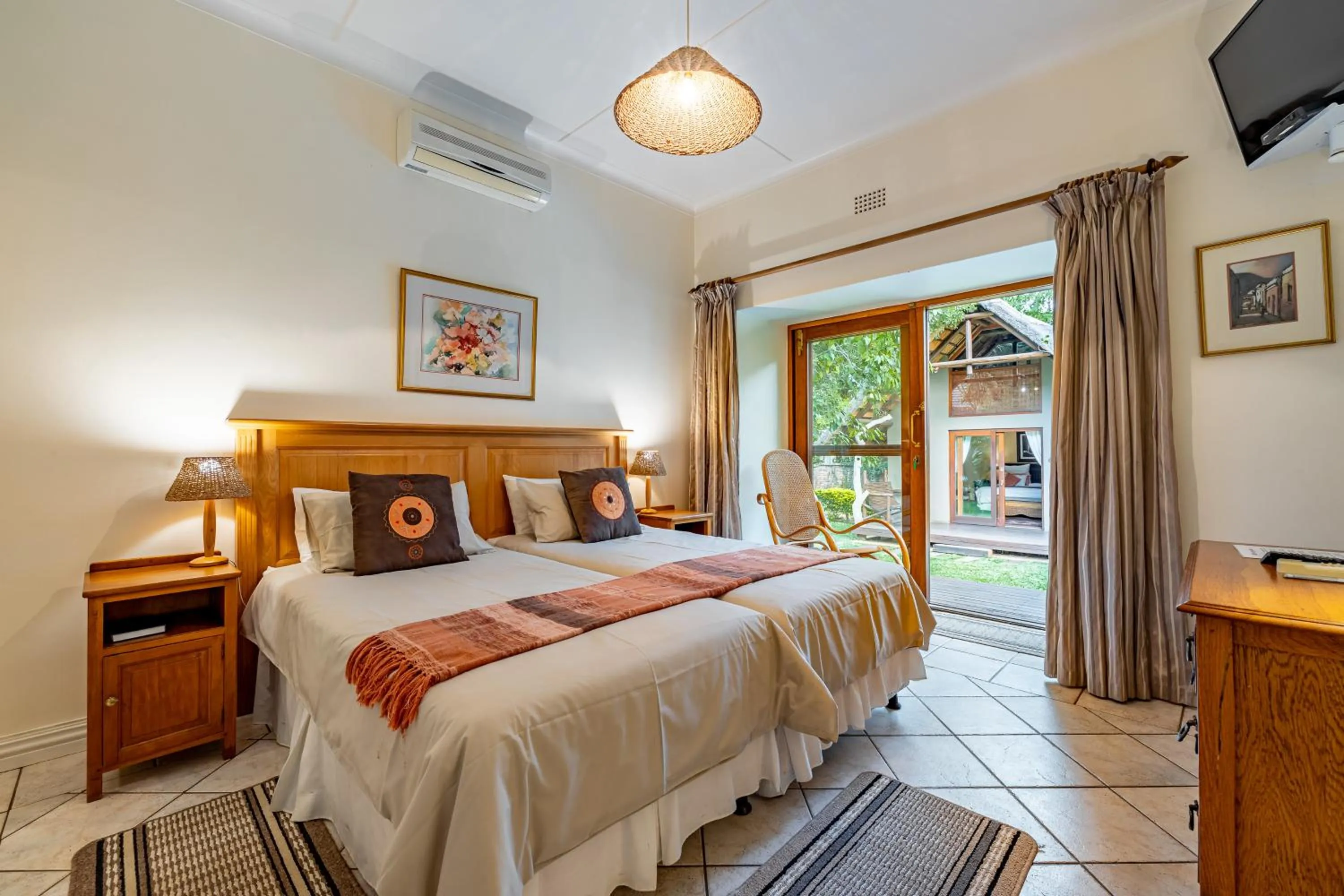 Photo of the whole room, Bed in Mhlati Guest Cottages