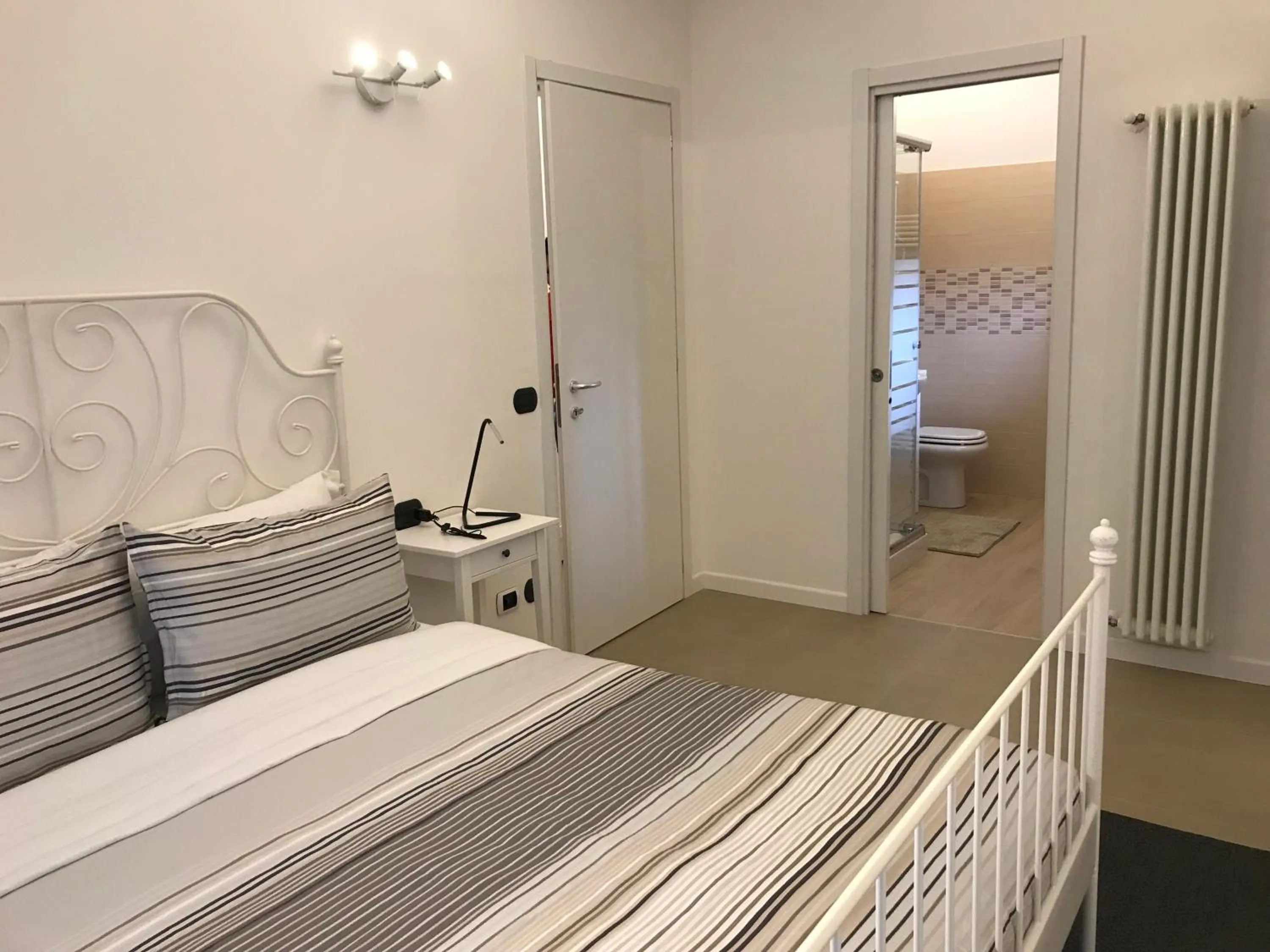 Toilet, Bed in Hotel Residence Alessandra