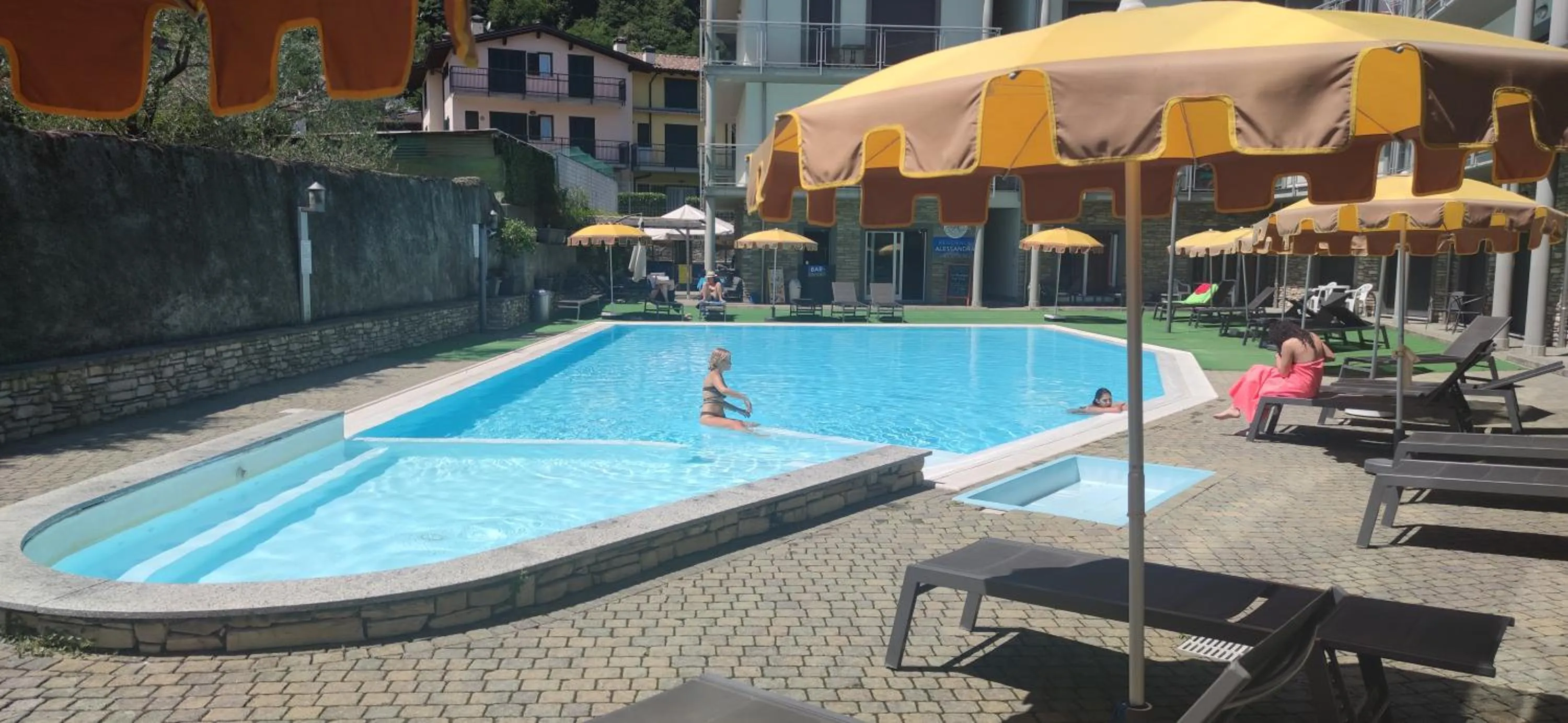 Swimming pool in Hotel Residence Alessandra