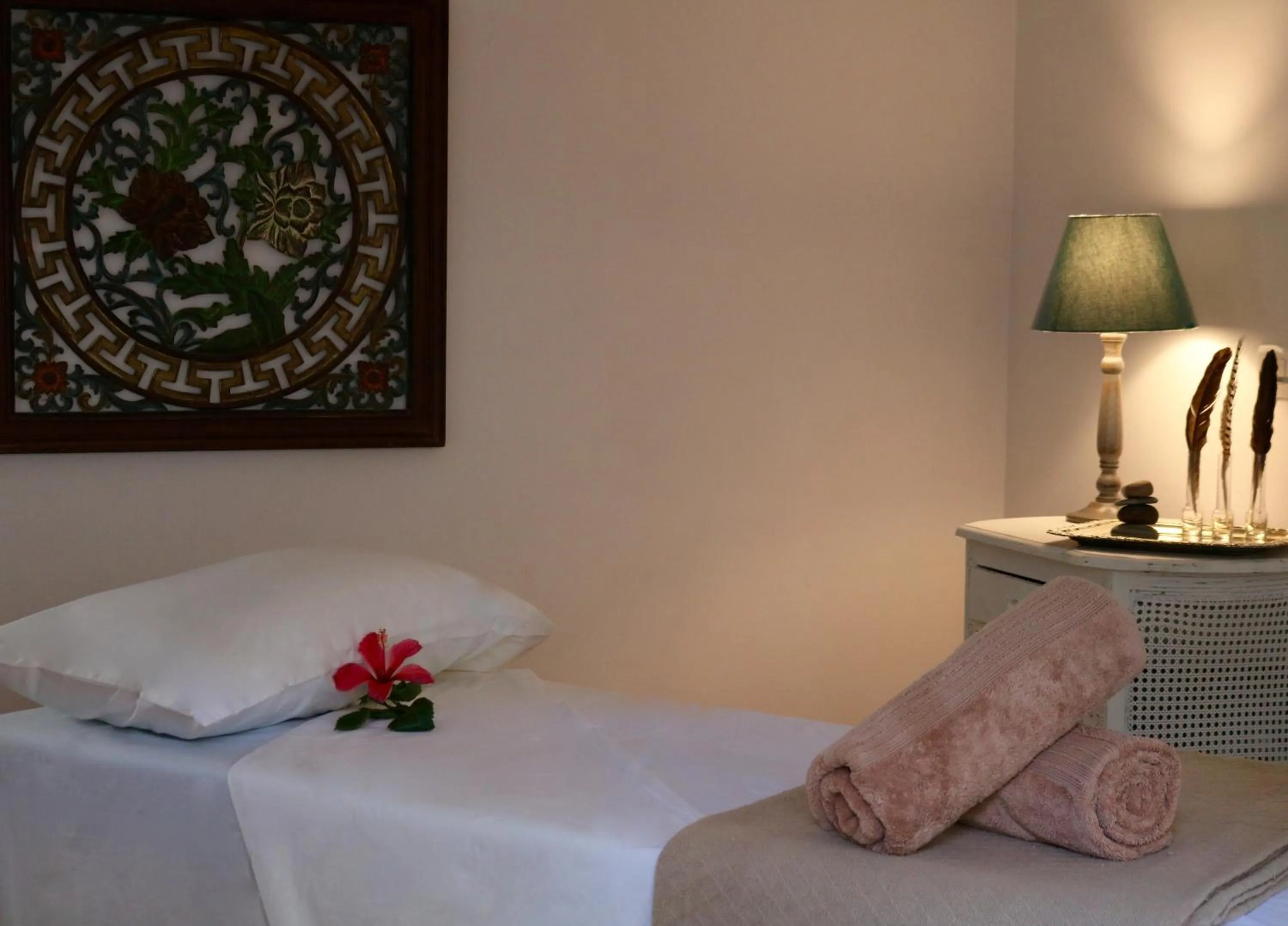 Massage, Bed in Mango Tree Courtyard Dehradun