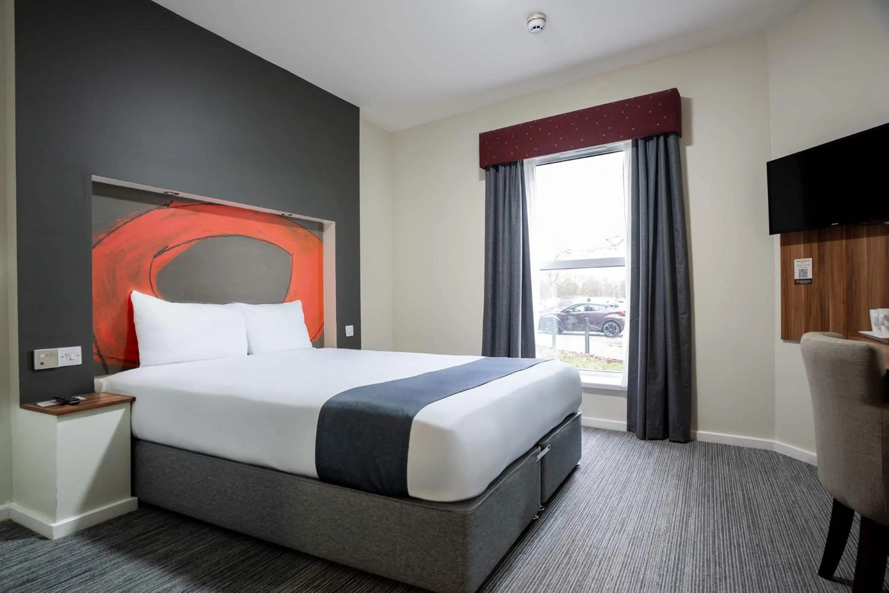 Photo of the whole room, Bed in Ramada London Stansted Airport
