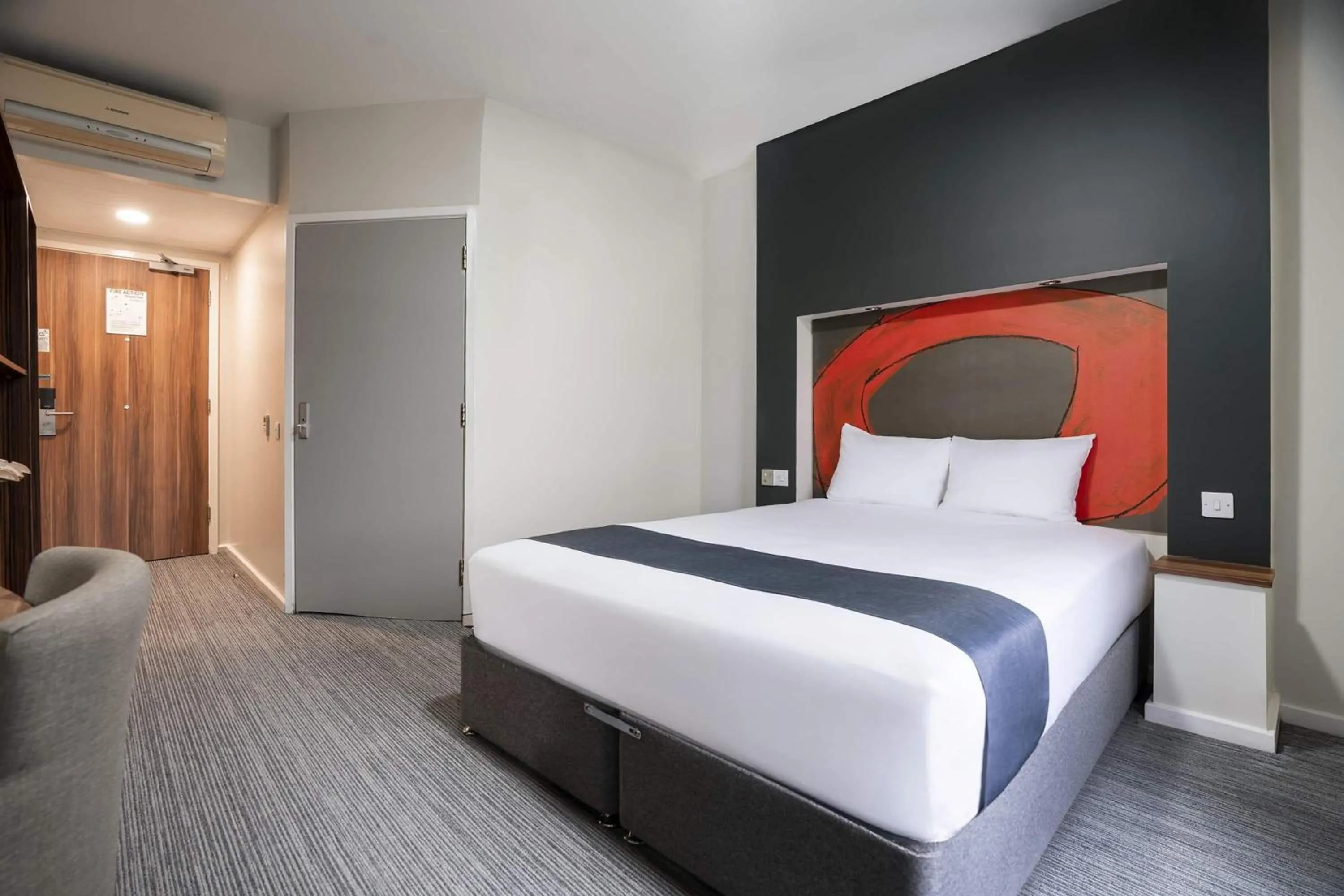 Photo of the whole room, Bed in Ramada London Stansted Airport