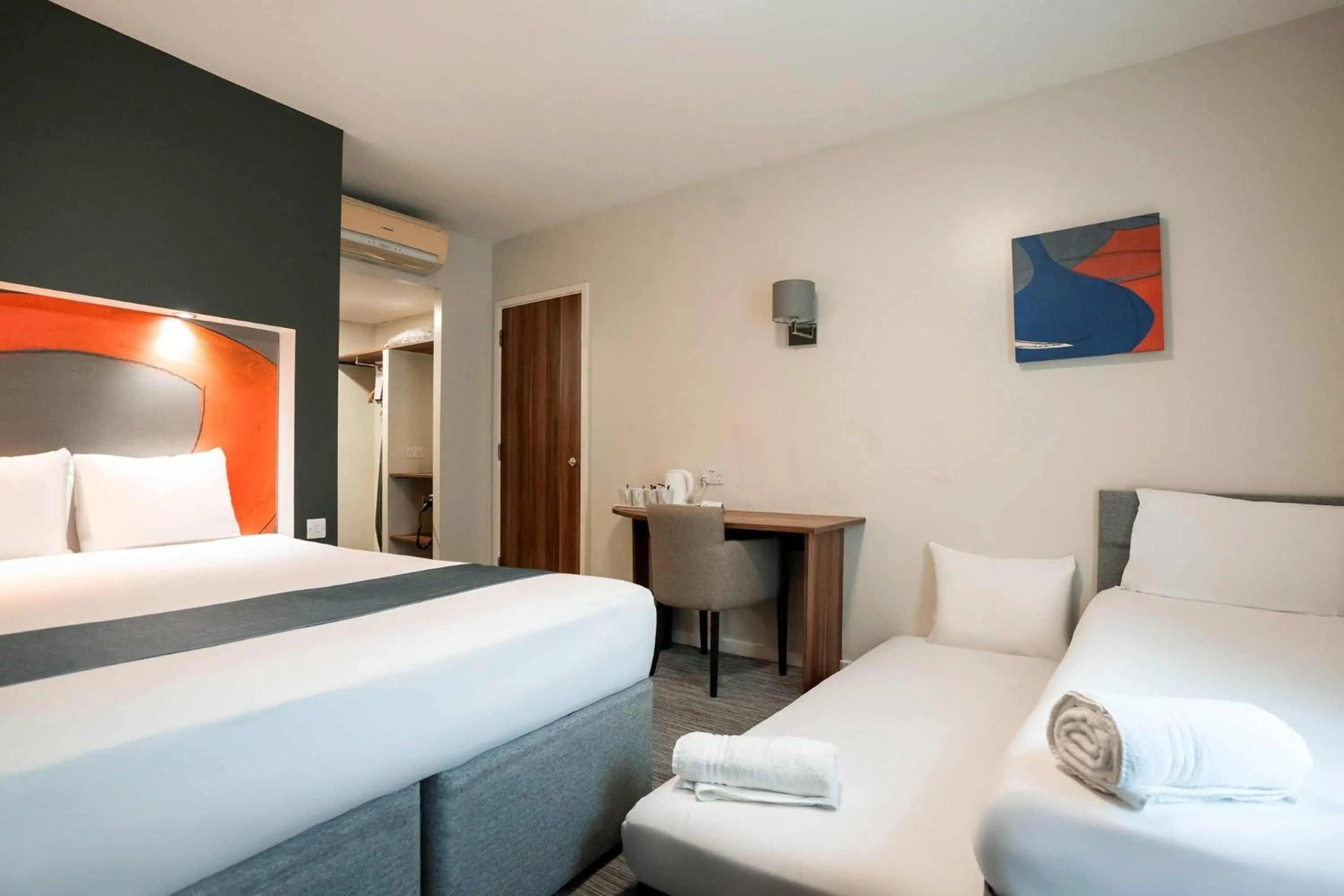 Photo of the whole room, Bed in Ramada London Stansted Airport