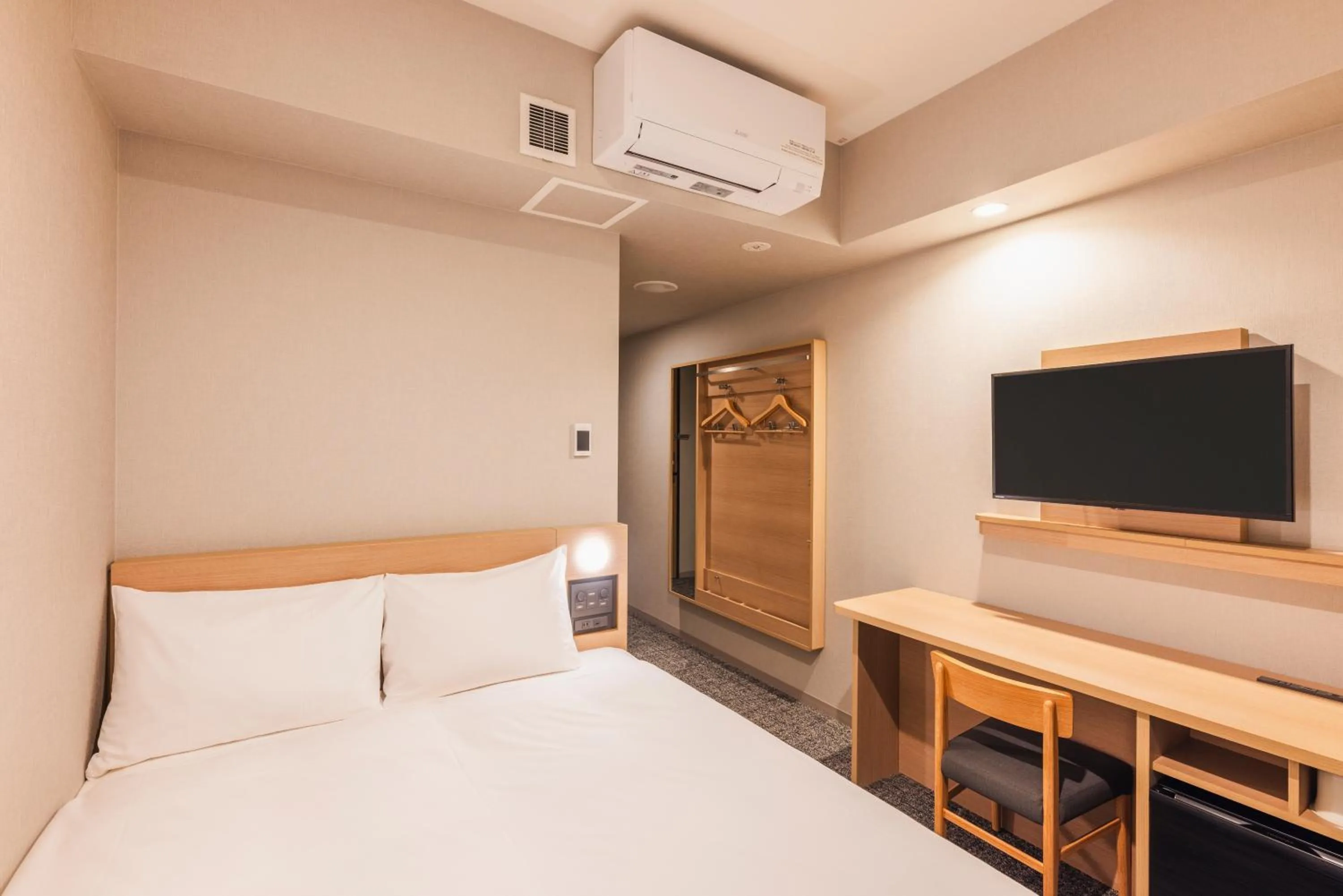 Photo of the whole room, Bed in Sotetsu Fresa Inn Yokohama Sakuragi-cho - Renovated in June 20th 2025