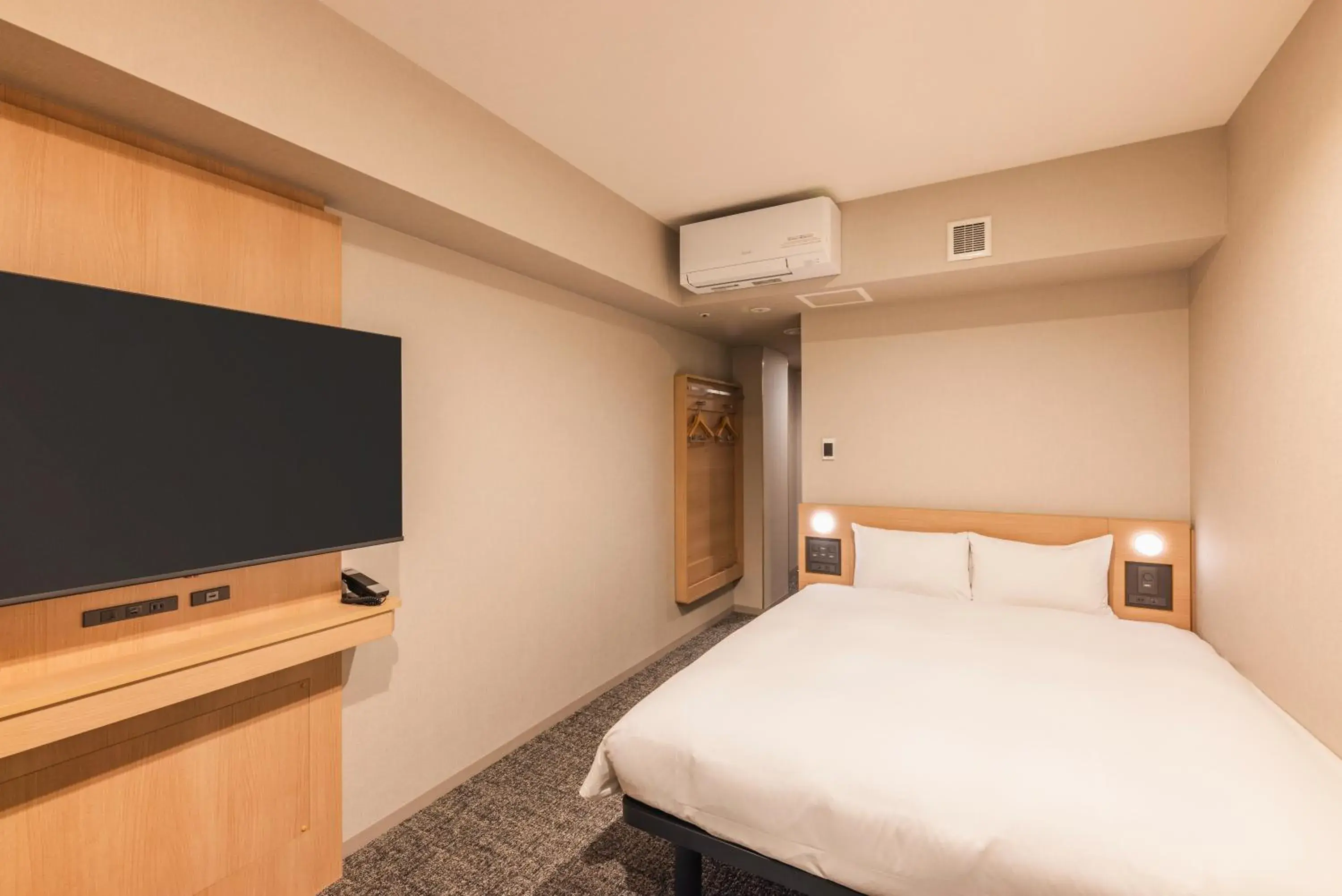 Photo of the whole room, Bed in Sotetsu Fresa Inn Yokohama Sakuragi-cho - Renovated in June 20th 2025 Photo of the whole room, Bed in Sotetsu Fresa Inn Yokohama Sakuragi-cho - Renovated in June 20th 2025