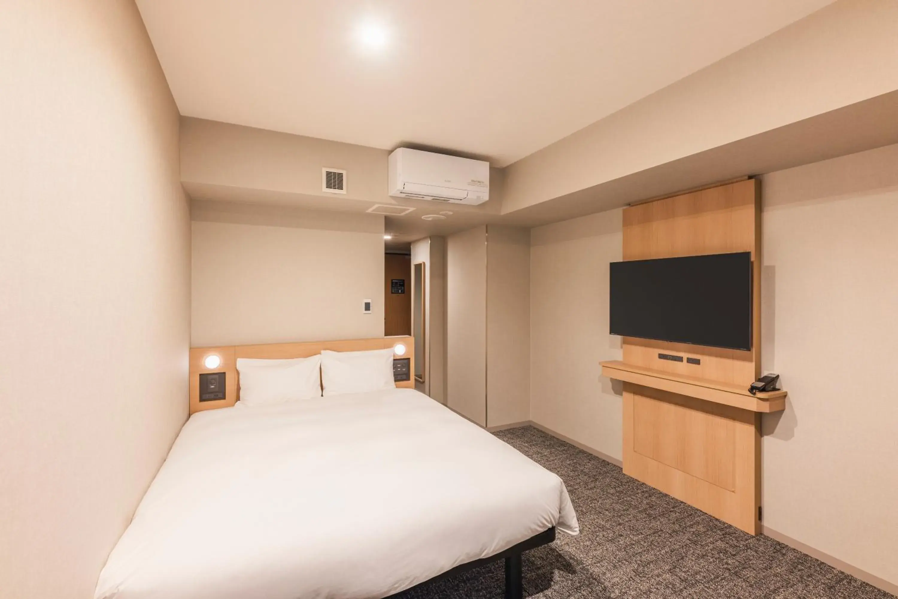 Photo of the whole room, Bed in Sotetsu Fresa Inn Yokohama Sakuragi-cho - Renovated in June 20th 2025 Photo of the whole room, Bed in Sotetsu Fresa Inn Yokohama Sakuragi-cho - Renovated in June 20th 2025