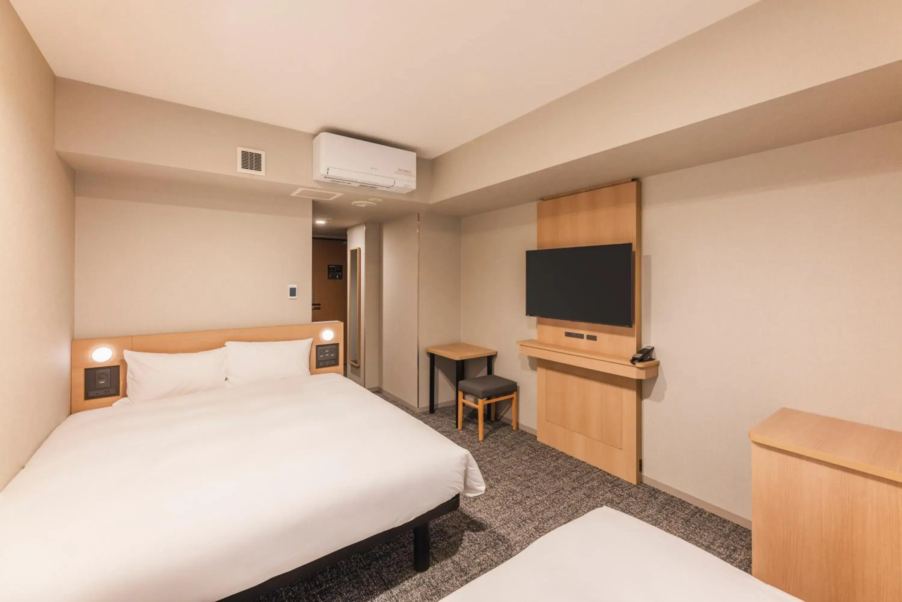 Photo of the whole room, Bed in Sotetsu Fresa Inn Yokohama Sakuragi-cho - Renovated in June 20th 2025 Photo of the whole room, Bed in Sotetsu Fresa Inn Yokohama Sakuragi-cho - Renovated in June 20th 2025