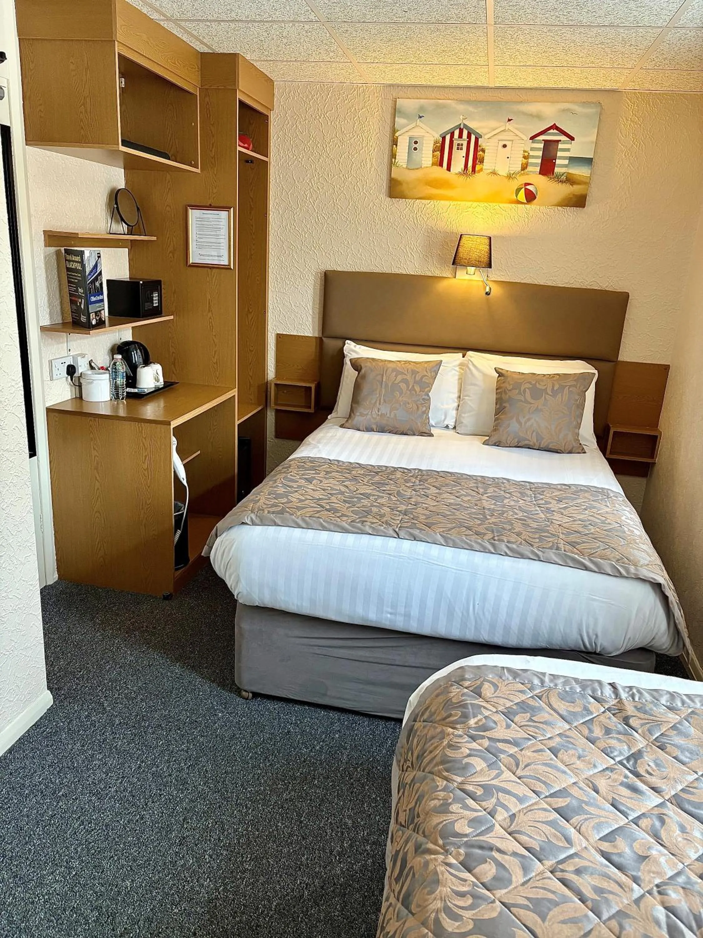 Bed in Clifton Court Hotel