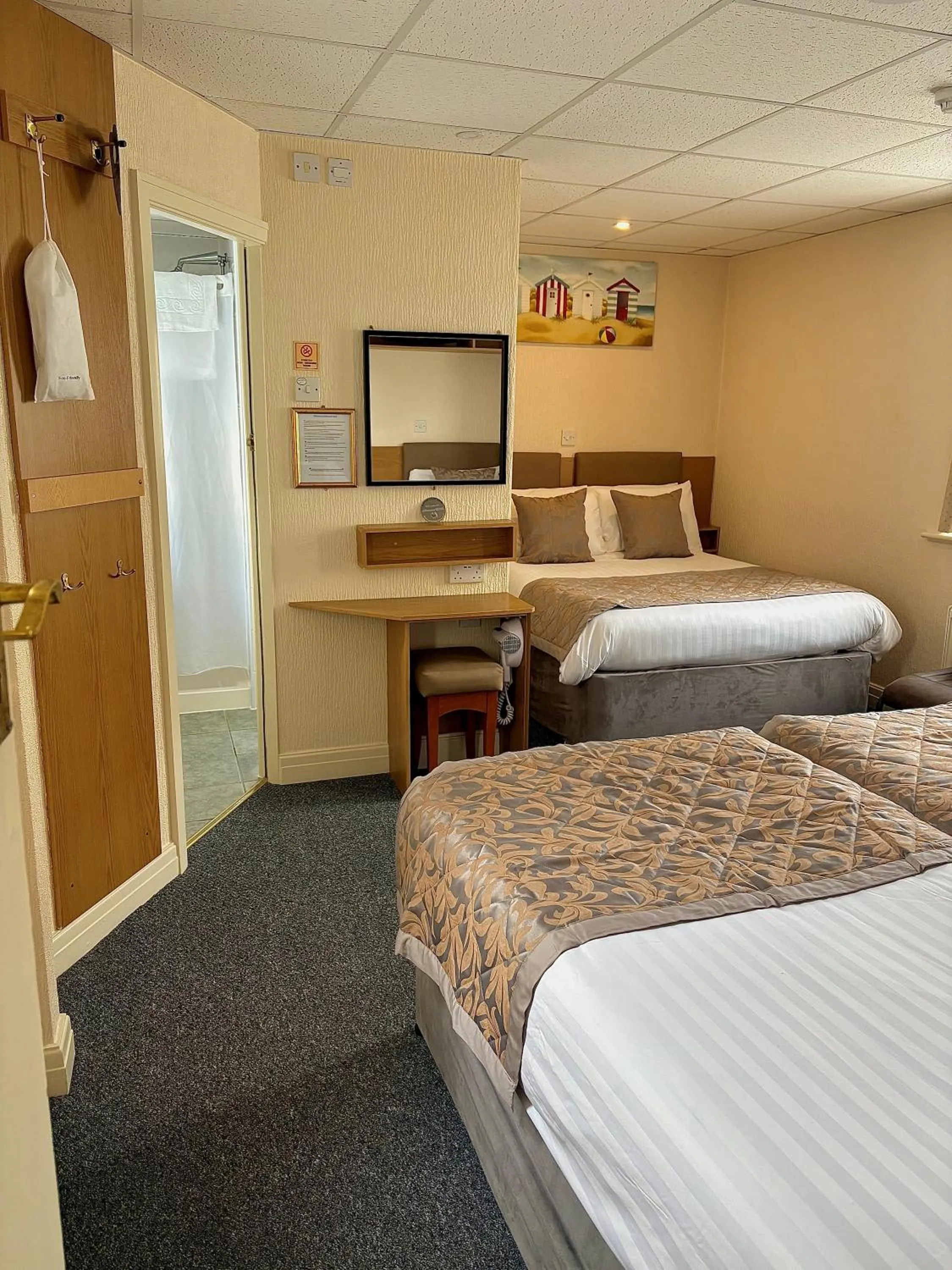 Bed in Clifton Court Hotel