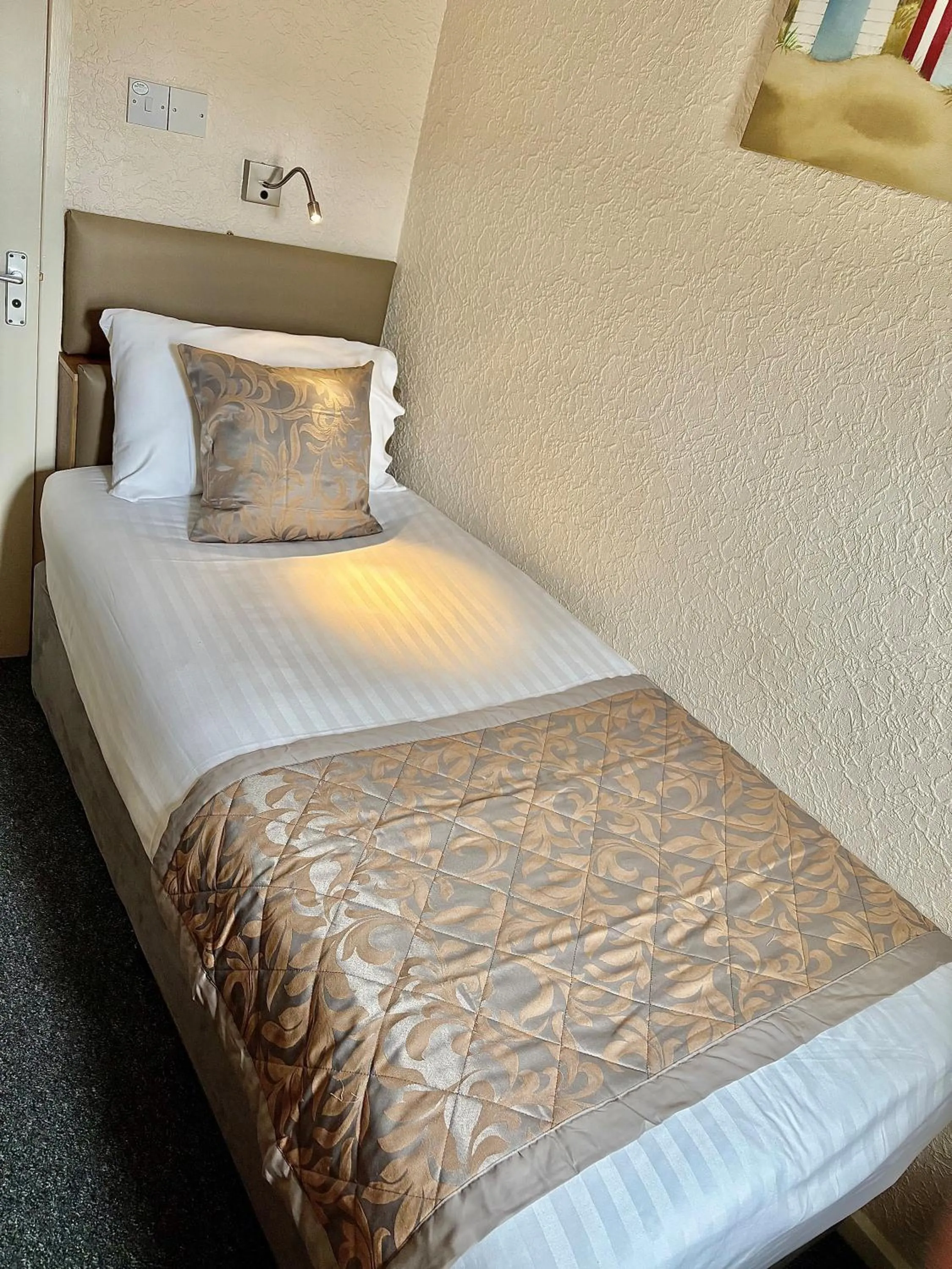 Bed in Clifton Court Hotel
