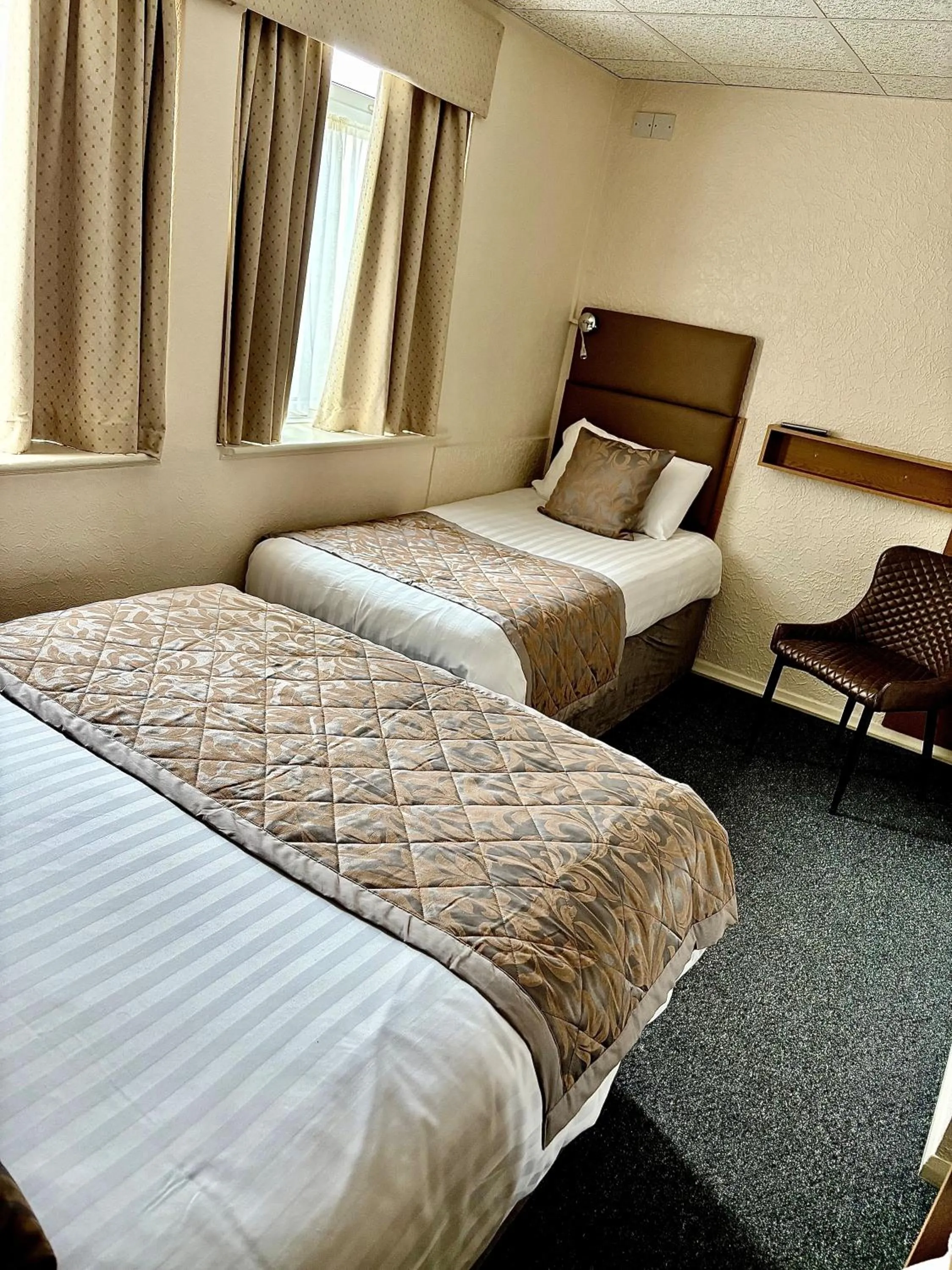 Bed in Clifton Court Hotel