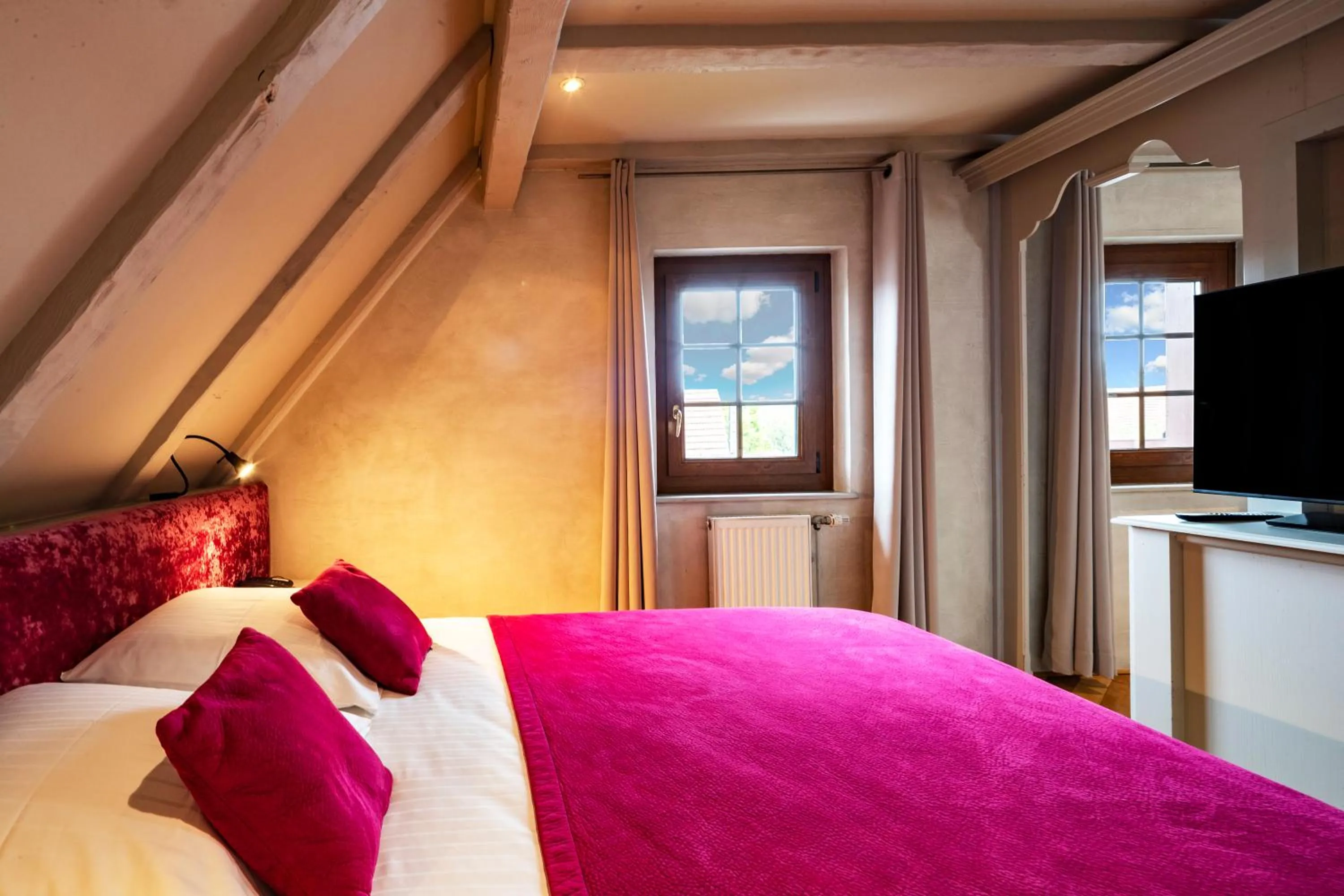 Bed in Hôtel Restaurant Relais De La Poste - Strasbourg Nord