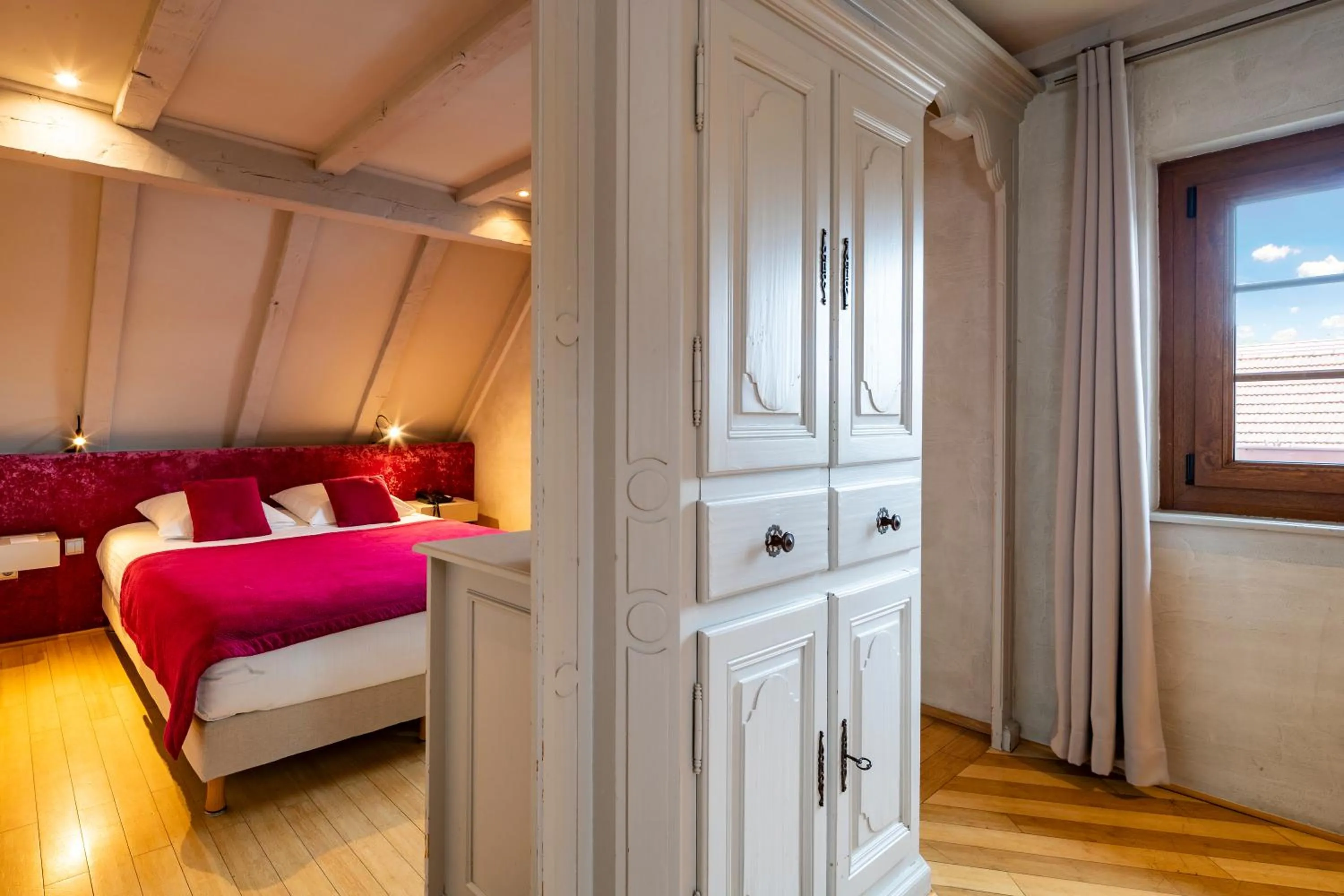 Bed in Hôtel Restaurant Relais De La Poste - Strasbourg Nord