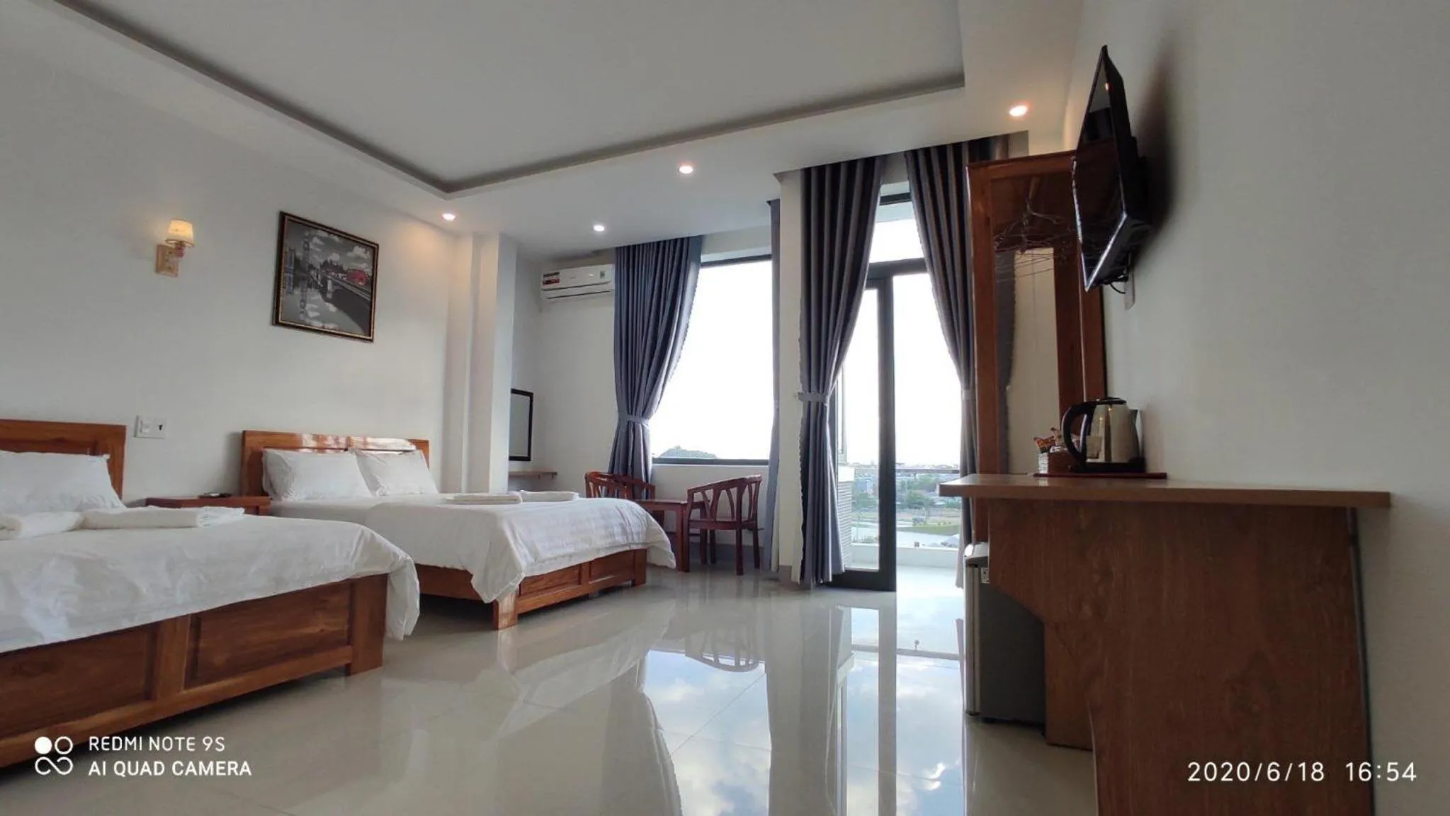 Other, Bed in Queen Hotel
