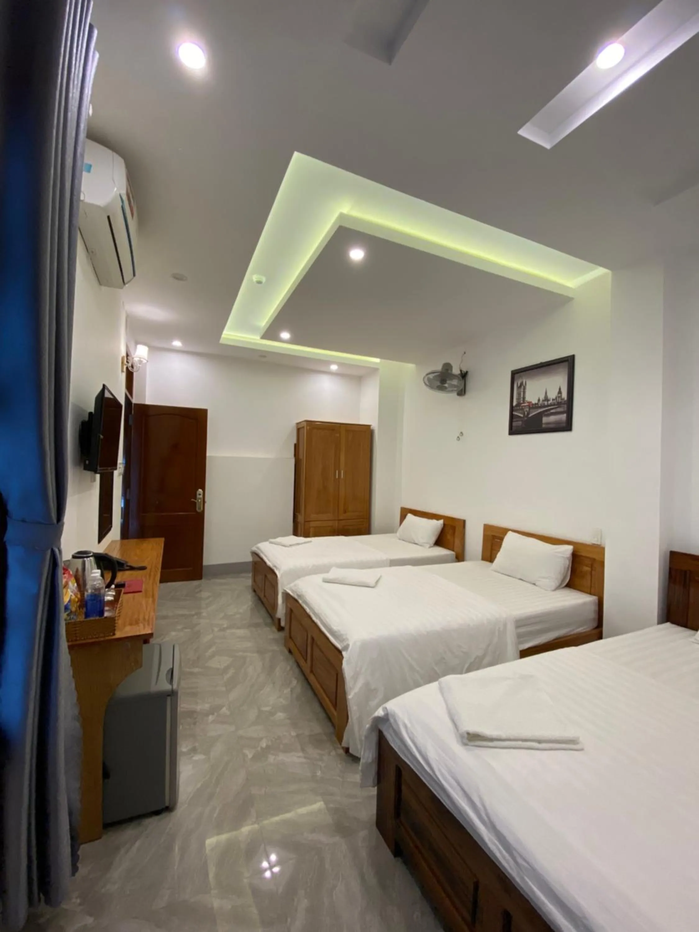 Bed in Queen Hotel