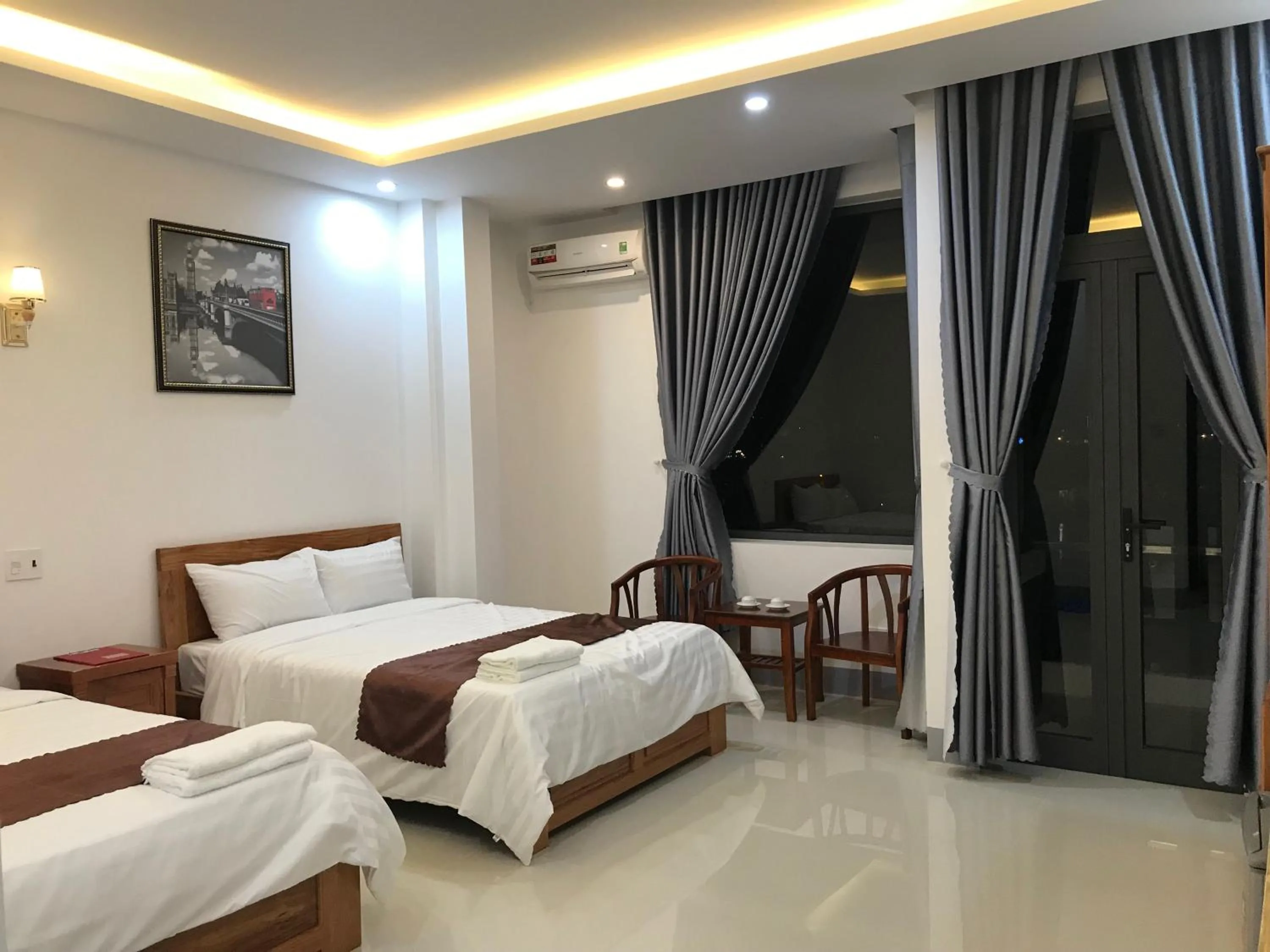 Bed in Queen Hotel
