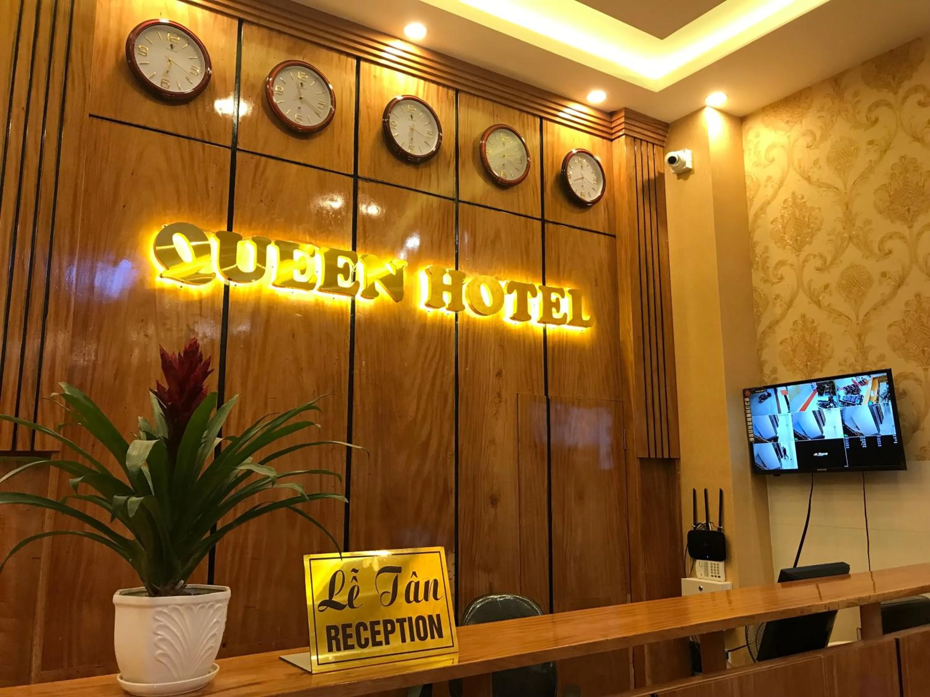 Property logo or sign in Queen Hotel