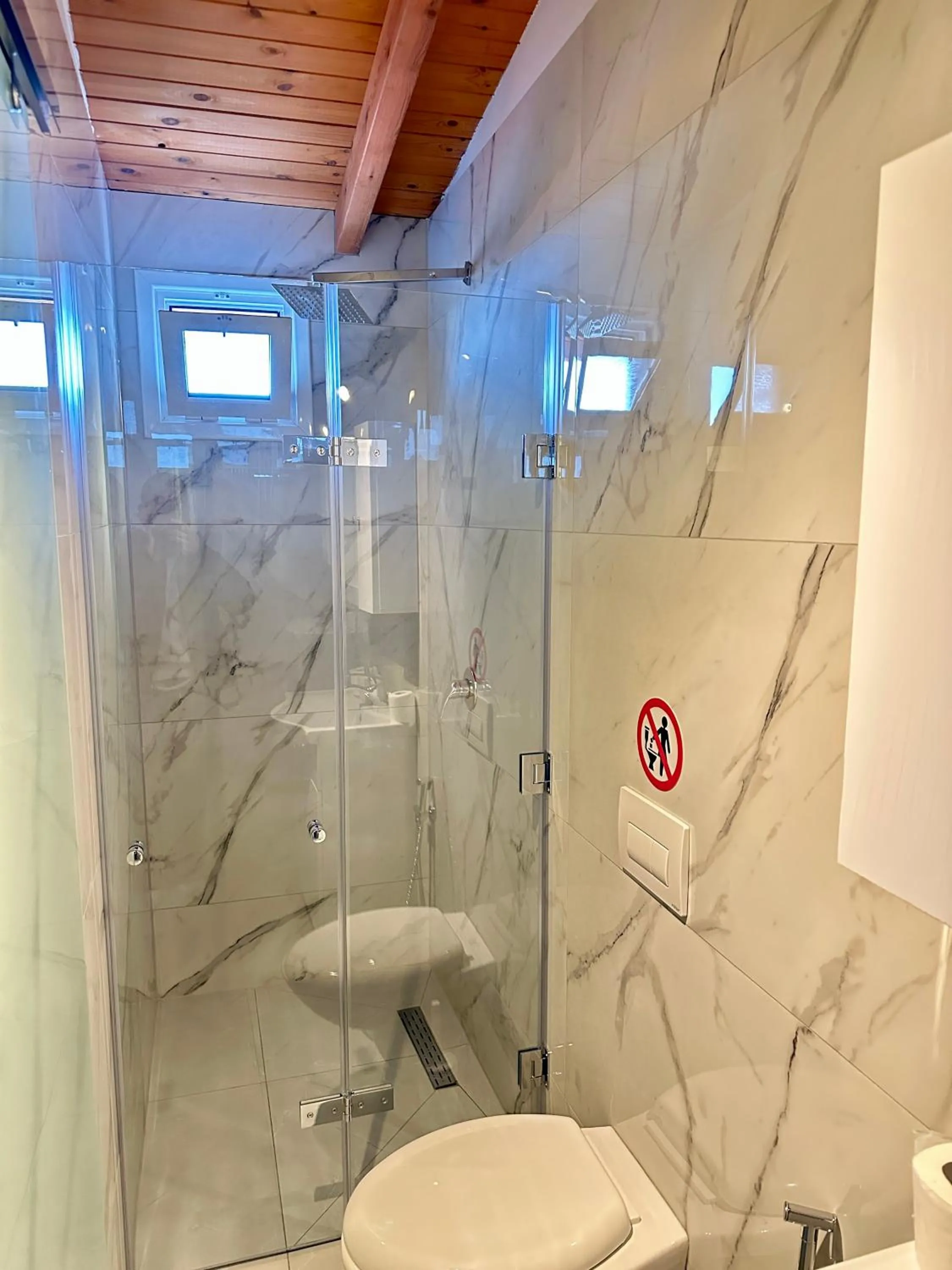 Shower in Anel Suites