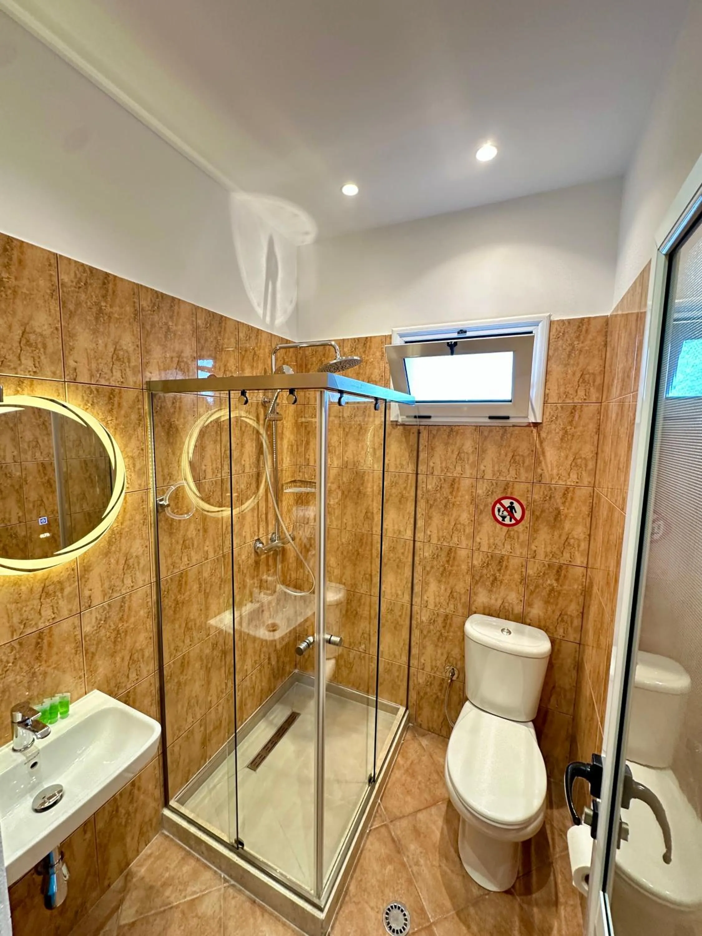 Shower in Anel Suites