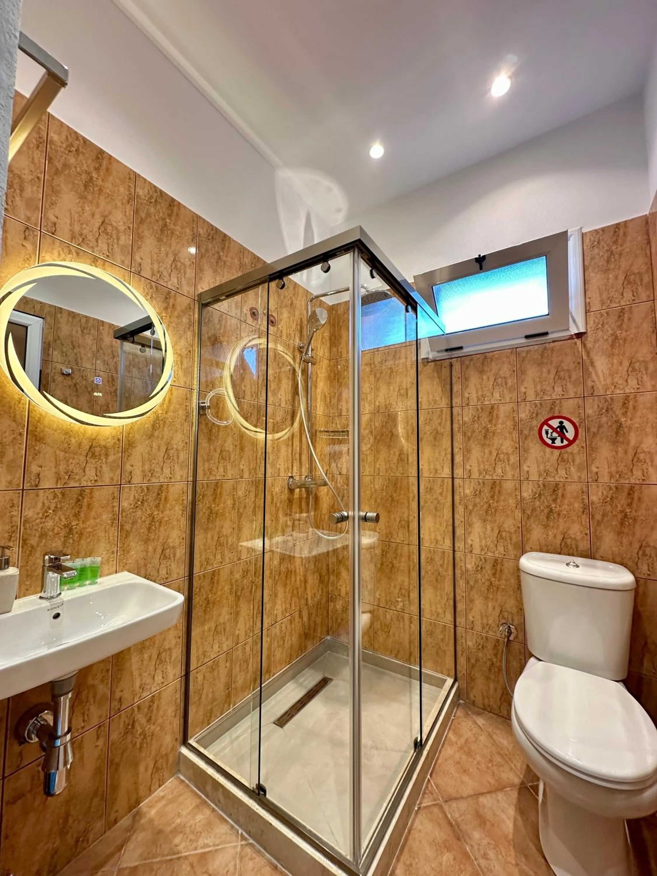 Shower in Anel Suites
