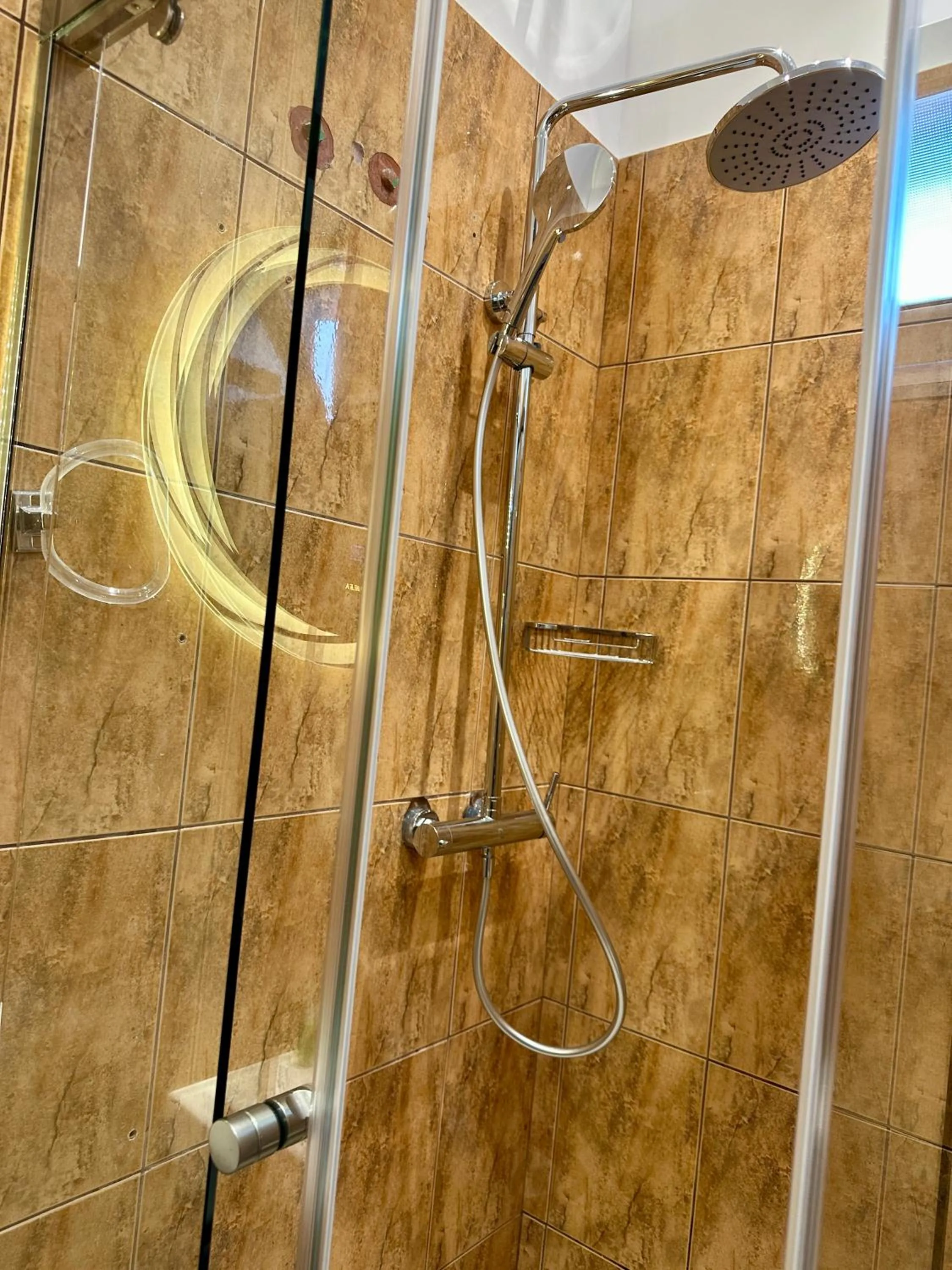 Shower in Anel Suites