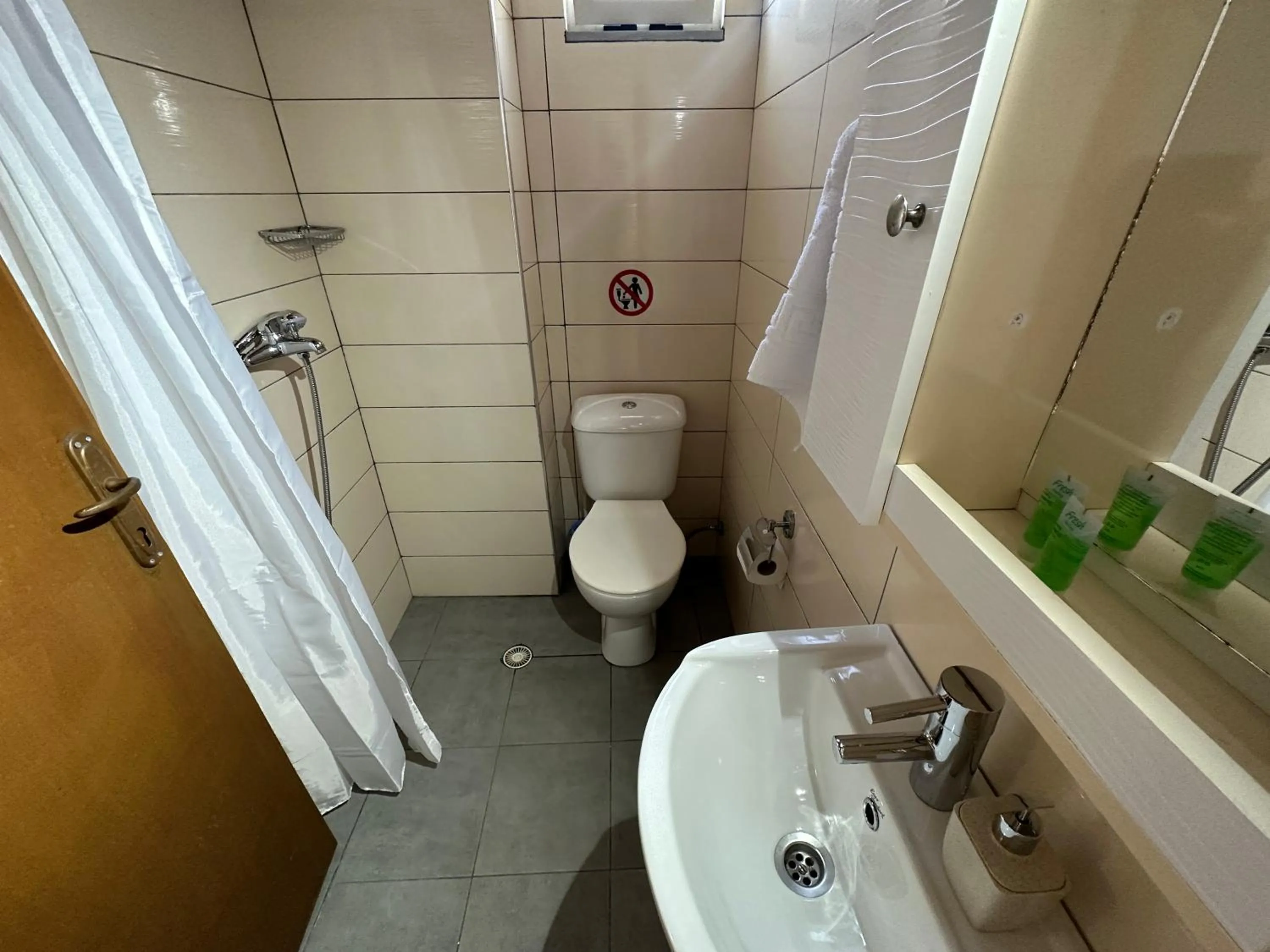 Shower in Anel Suites