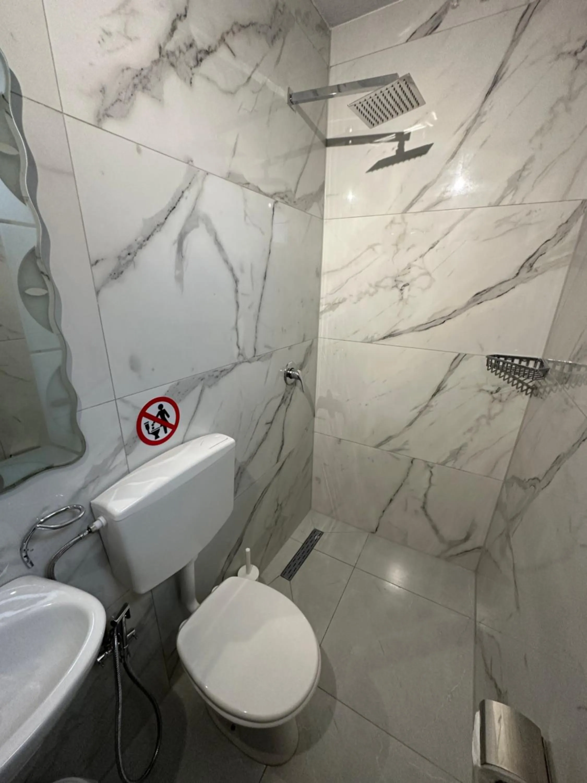 Shower in Anel Suites