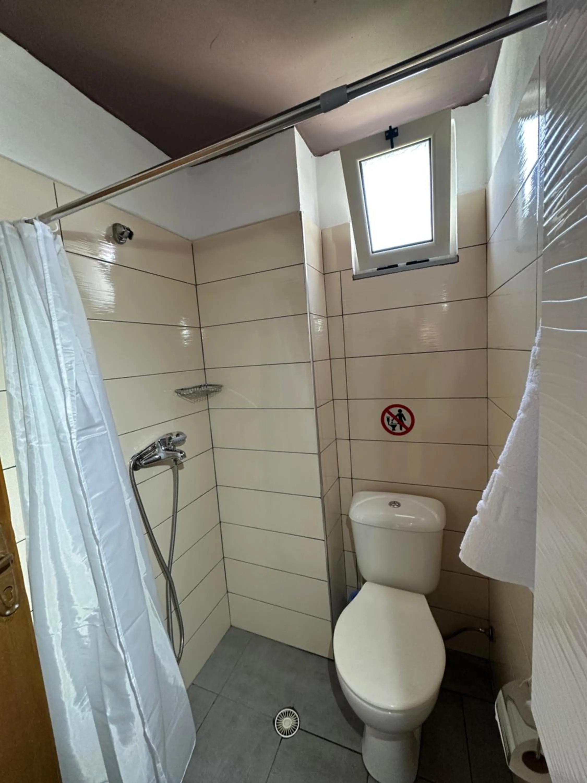 Shower in Anel Suites